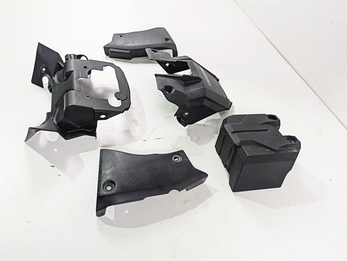 2020 Suzuki V-Strom 1050 XT Plastic Infill Cover Set 43585-31J0 18576-06L00 {{ shop.shopifyCountryName }} - Mototech271
