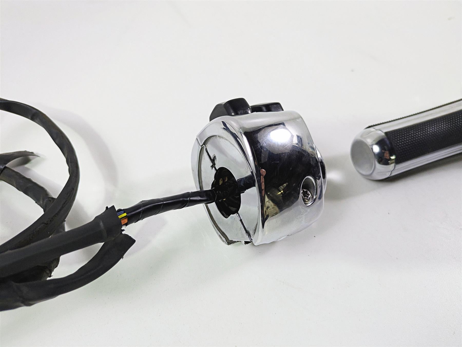 2004 Harley Softail FXSTDI Deuce Left Right Chrome Hand Control Switch 71682-06 {{ shop.shopifyCountryName }} - Mototech271