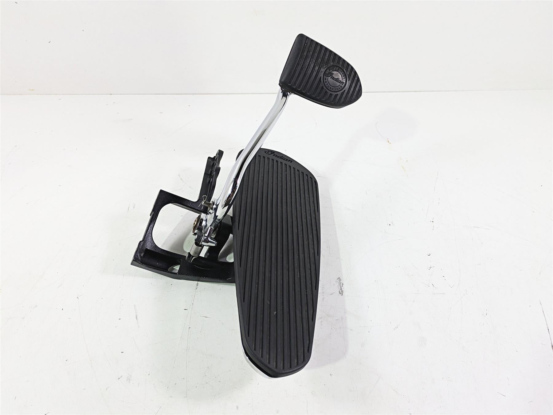 2018 Indian Chieftain Limited Chrome Right Floor Board & Brake Pedal 5141001 {{ shop.shopifyCountryName }} - Mototech271
