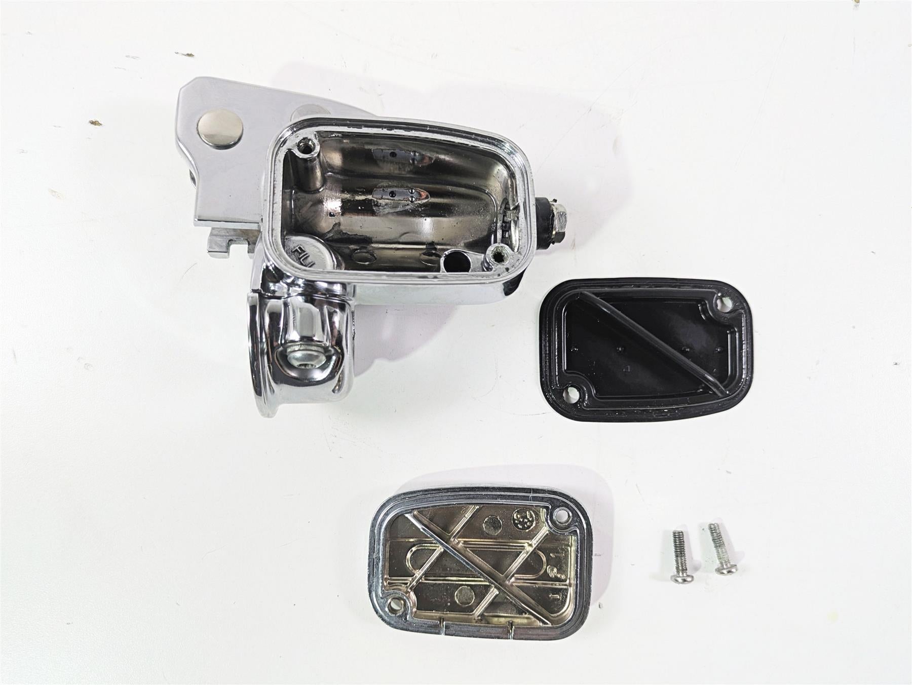 2010 Harley Touring FLHXSE CVO Street Glide Clutch Master Cylinder 36700081D {{ shop.shopifyCountryName }} - Mototech271