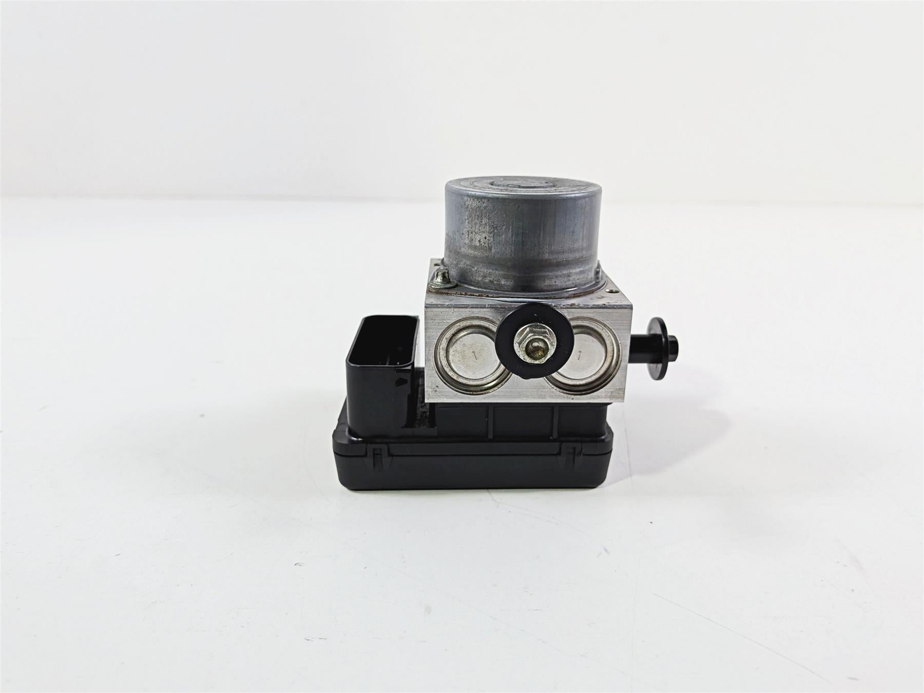 2015 Ducati Diavel Dark Abs Brake Pump Module 54240491A-Mototech271