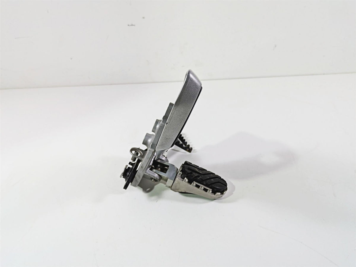 2015 Triumph Tiger Explorer XC Right Front Footpeg & Brake Pedal - Read T2080788 {{ shop.shopifyCountryName }} - Mototech271