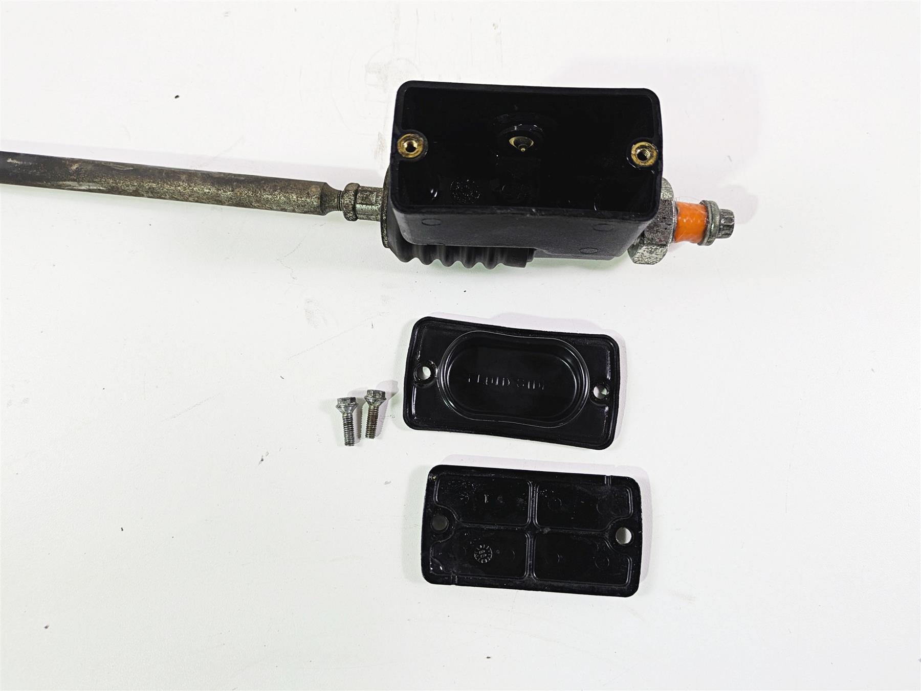 1999 Harley Dyna FXDL Low Rider Rear Brake Master Cylinder 42474-90C {{ shop.shopifyCountryName }} - Mototech271
