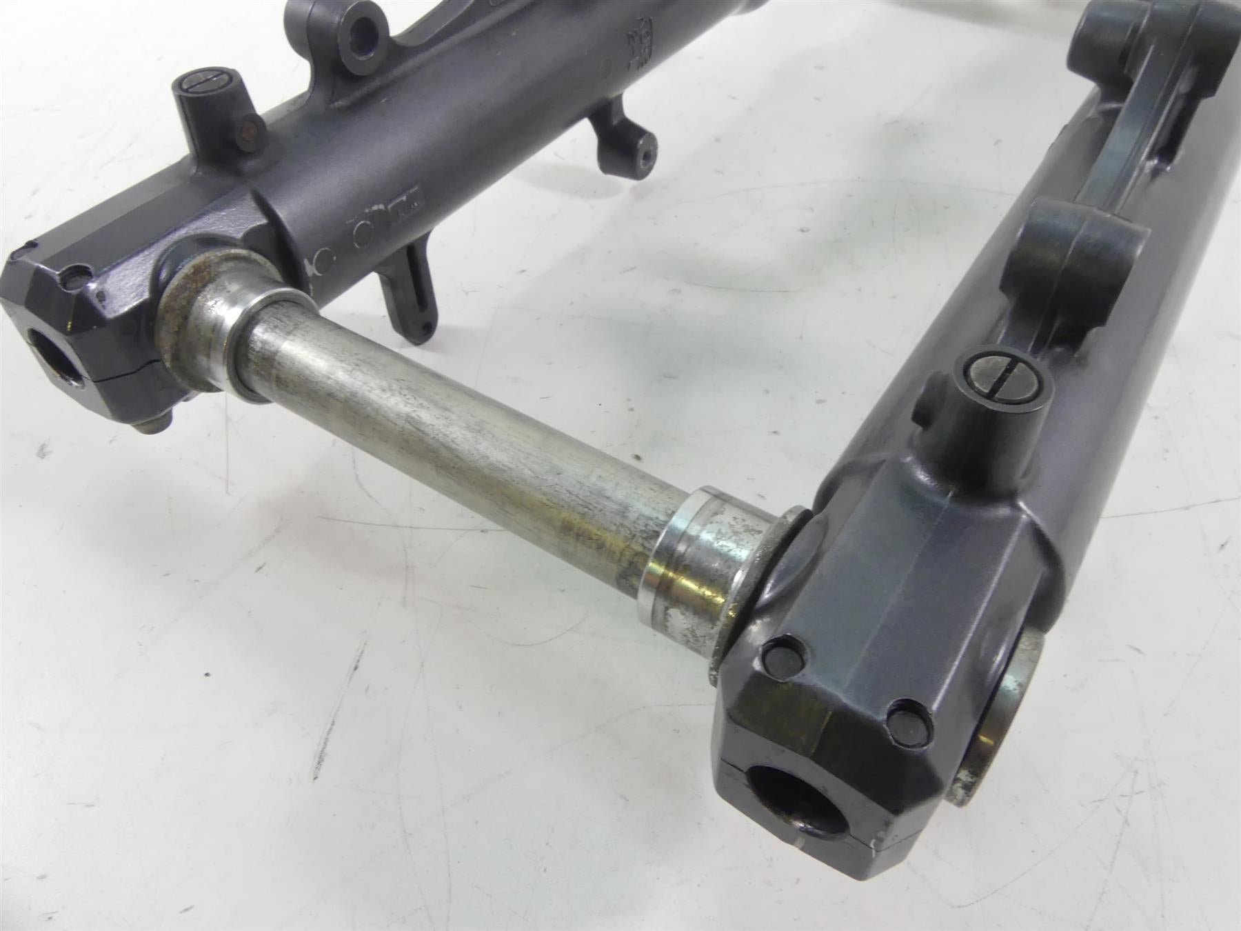 2001 Kawasaki ZX600J2 ZX6R Ninja Front Forks Triple Tree Set 44075-1109 {{ shop.shopifyCountryName }} - Mototech271