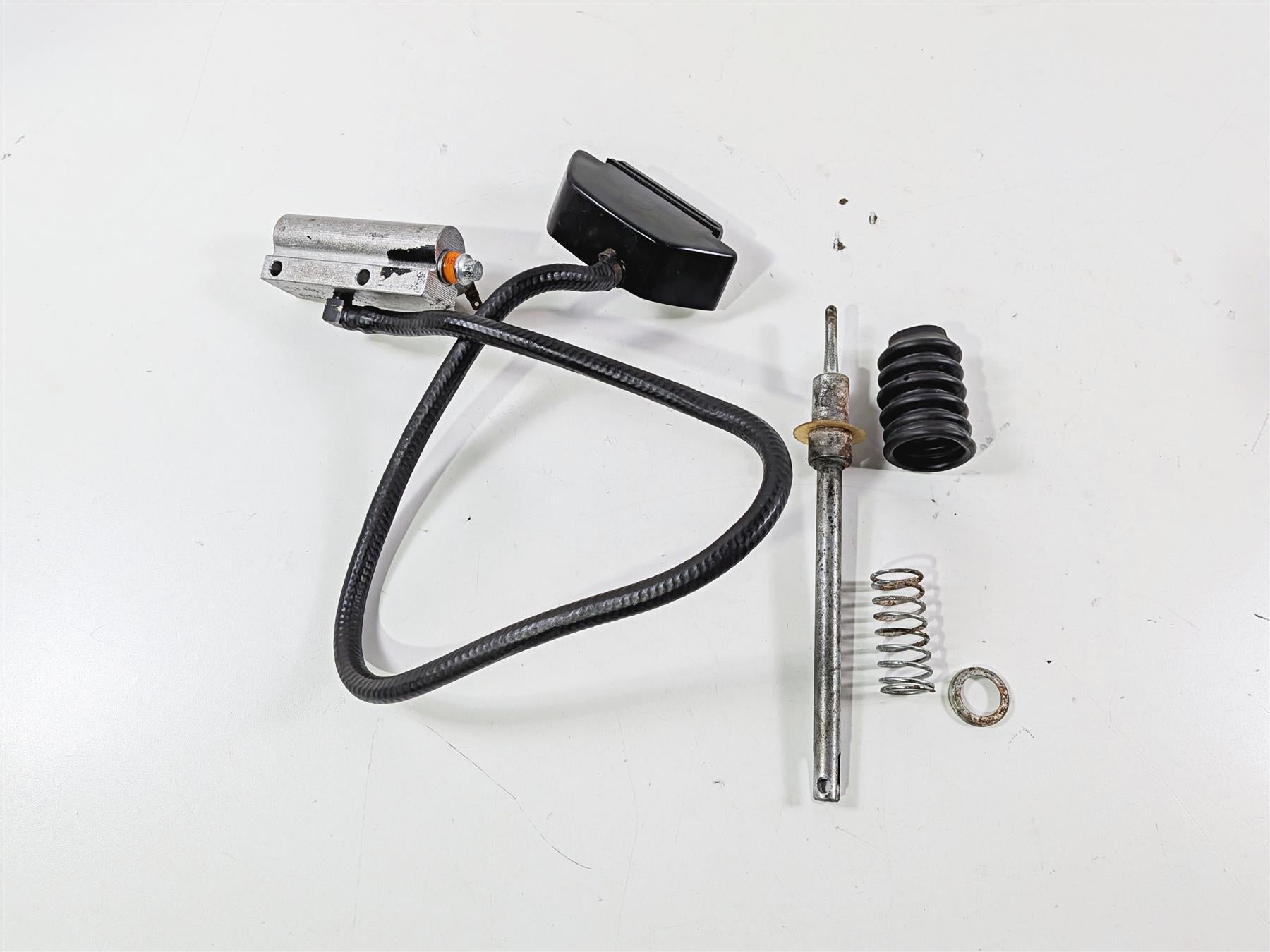1990 Harley Touring FLHTC Electra Glide Rear Brake Master Cylinder 41755-86 {{ shop.shopifyCountryName }} - Mototech271
