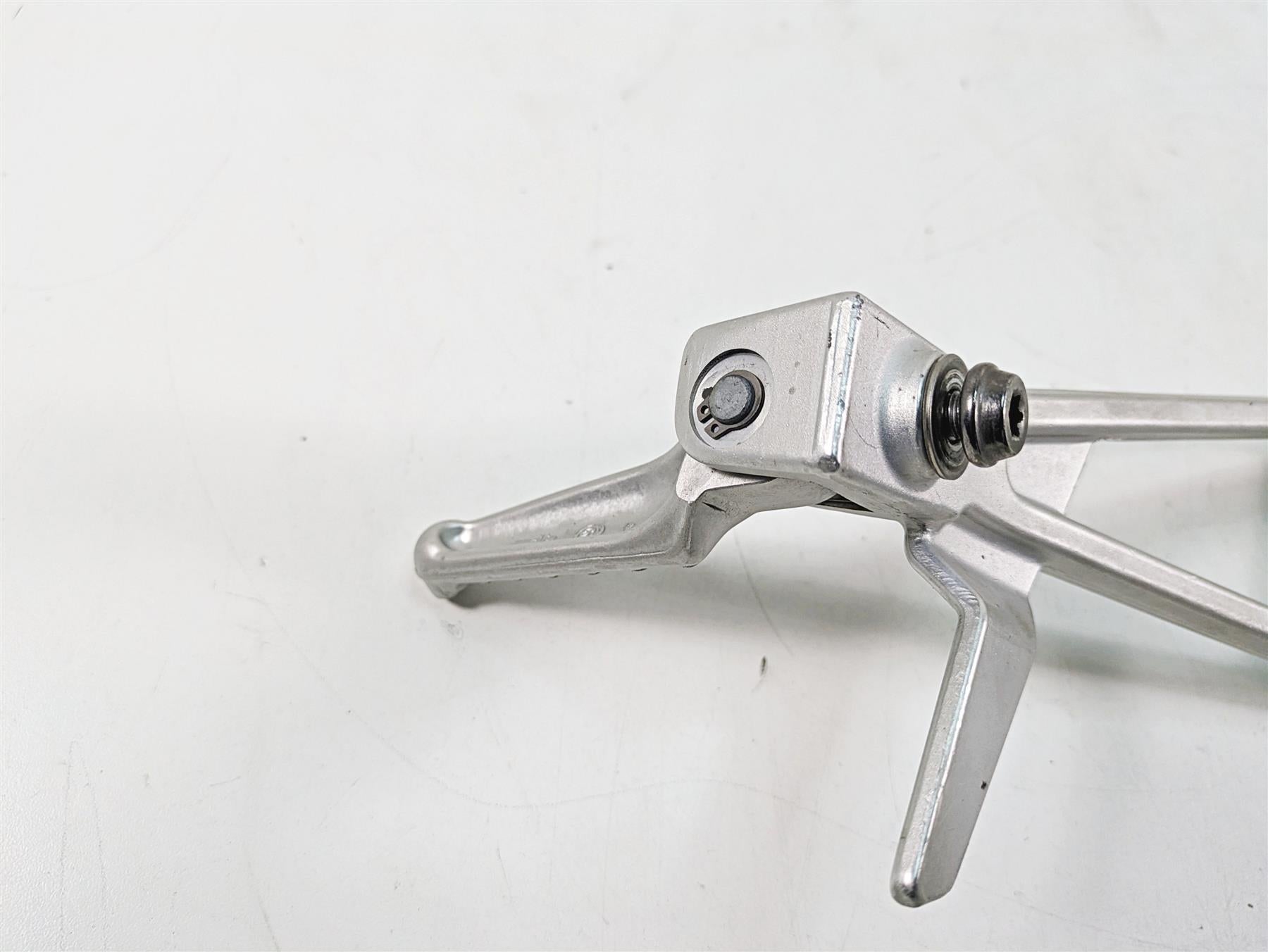 2021 Aprilia RS660 Rear Passenger Footpeg Set - Rash 2B005206 2B005205 {{ shop.shopifyCountryName }} - Mototech271