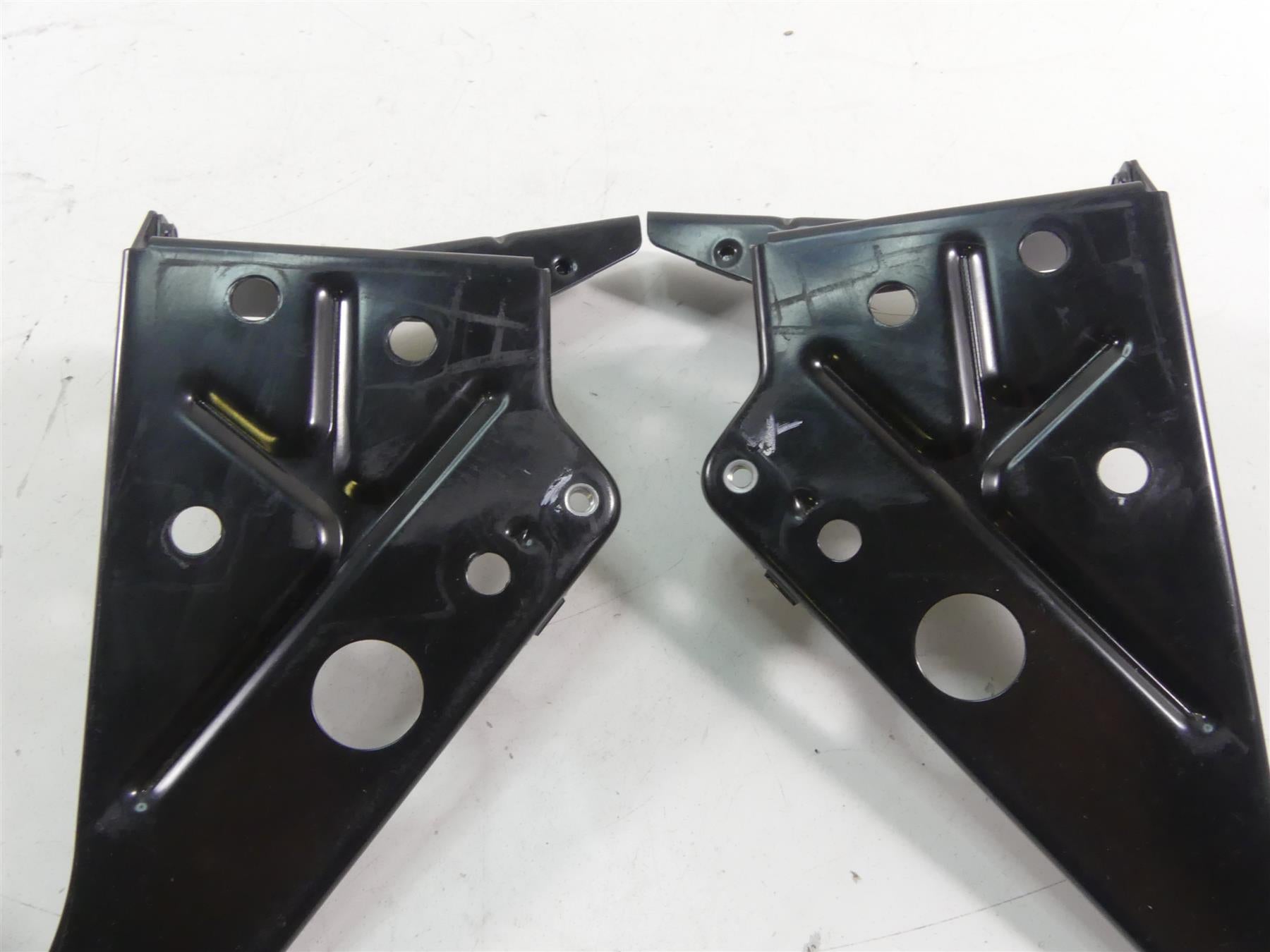 2017 Harley Touring FLHTKL Electra Glide Front Fairing Support Stay Set 57000186 {{ shop.shopifyCountryName }} - Mototech271