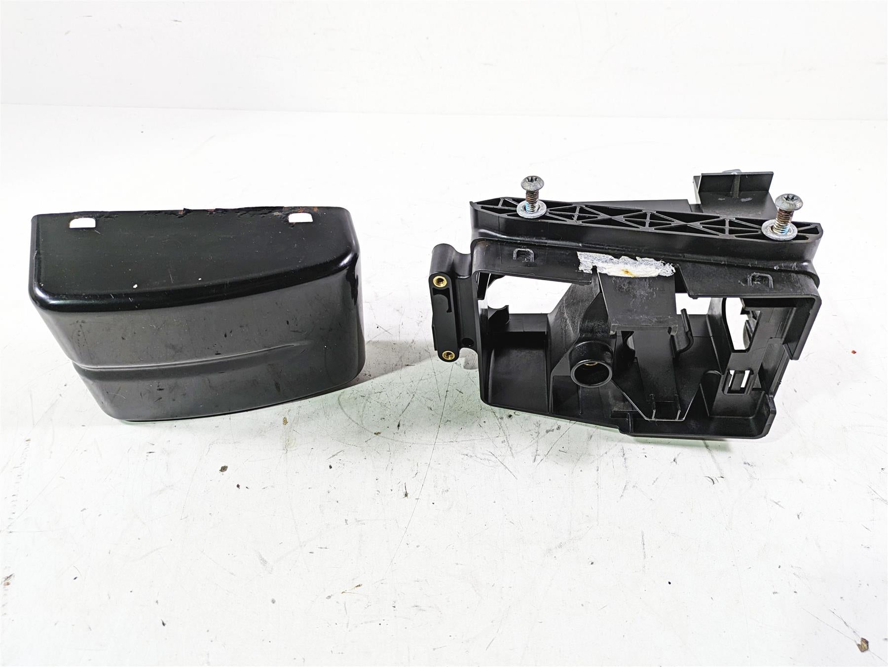 2013 Harley FXDWG Dyna Wide Glide Electrical Tray Stay & Cover 70367-12 66361-12 | Mototech271