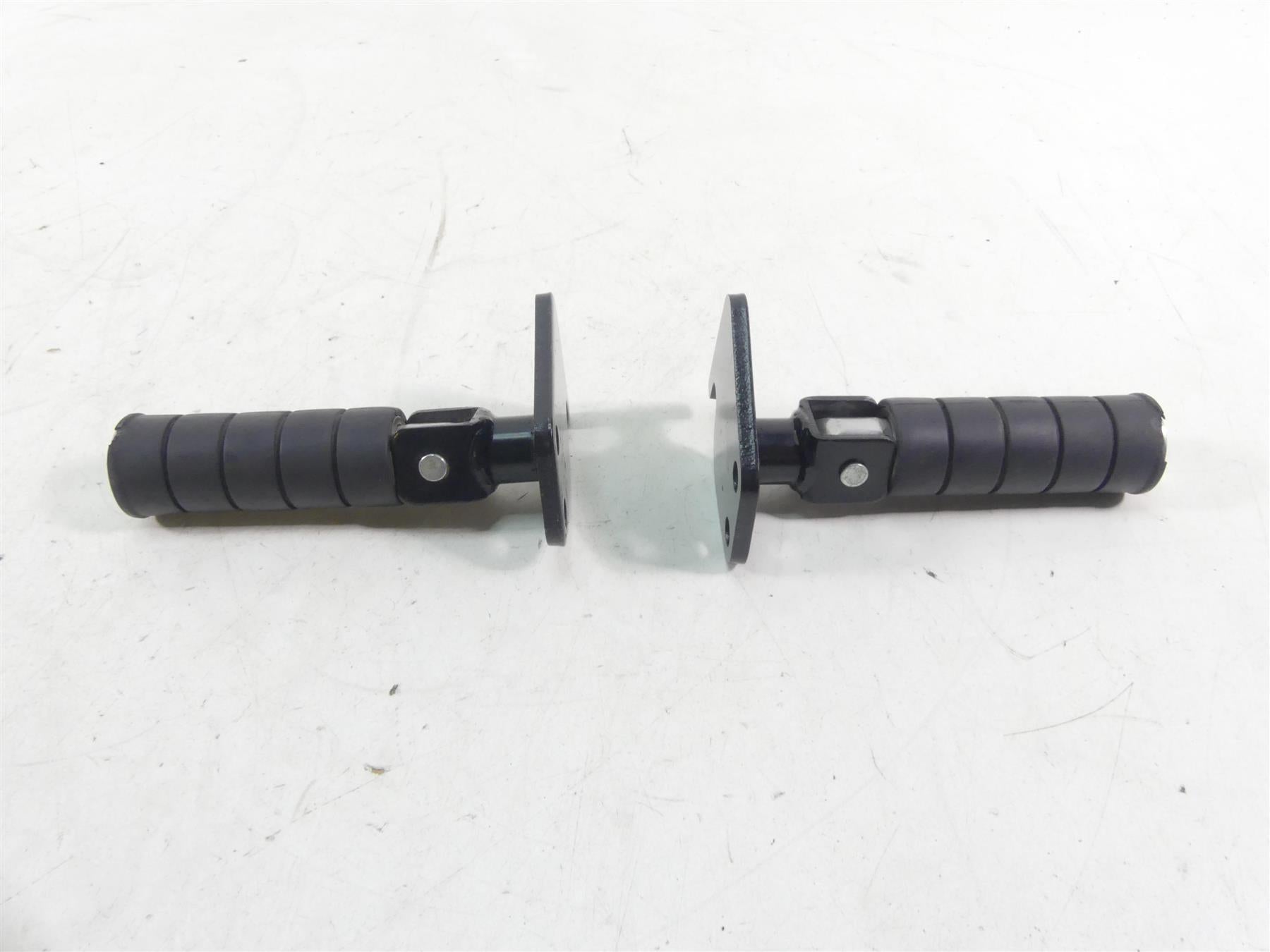 2002 Yamaha XVS1100 V-Star Rear Passenger Footpeg Foot Rest Set 5EL-27430-00-00 {{ shop.shopifyCountryName }} - Mototech271