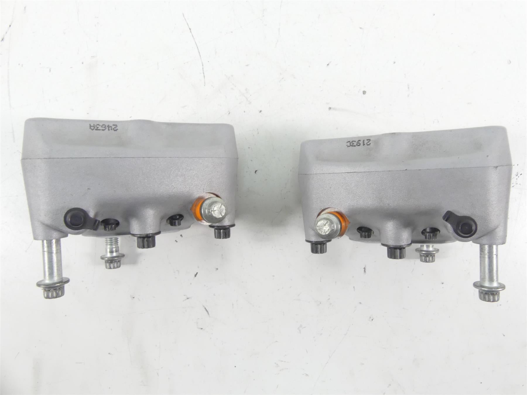 2004 Harley Softail FXSTD SE CVO Deuce Front Brake Caliper Set 44381-99 44382-99 {{ shop.shopifyCountryName }} - Mototech271