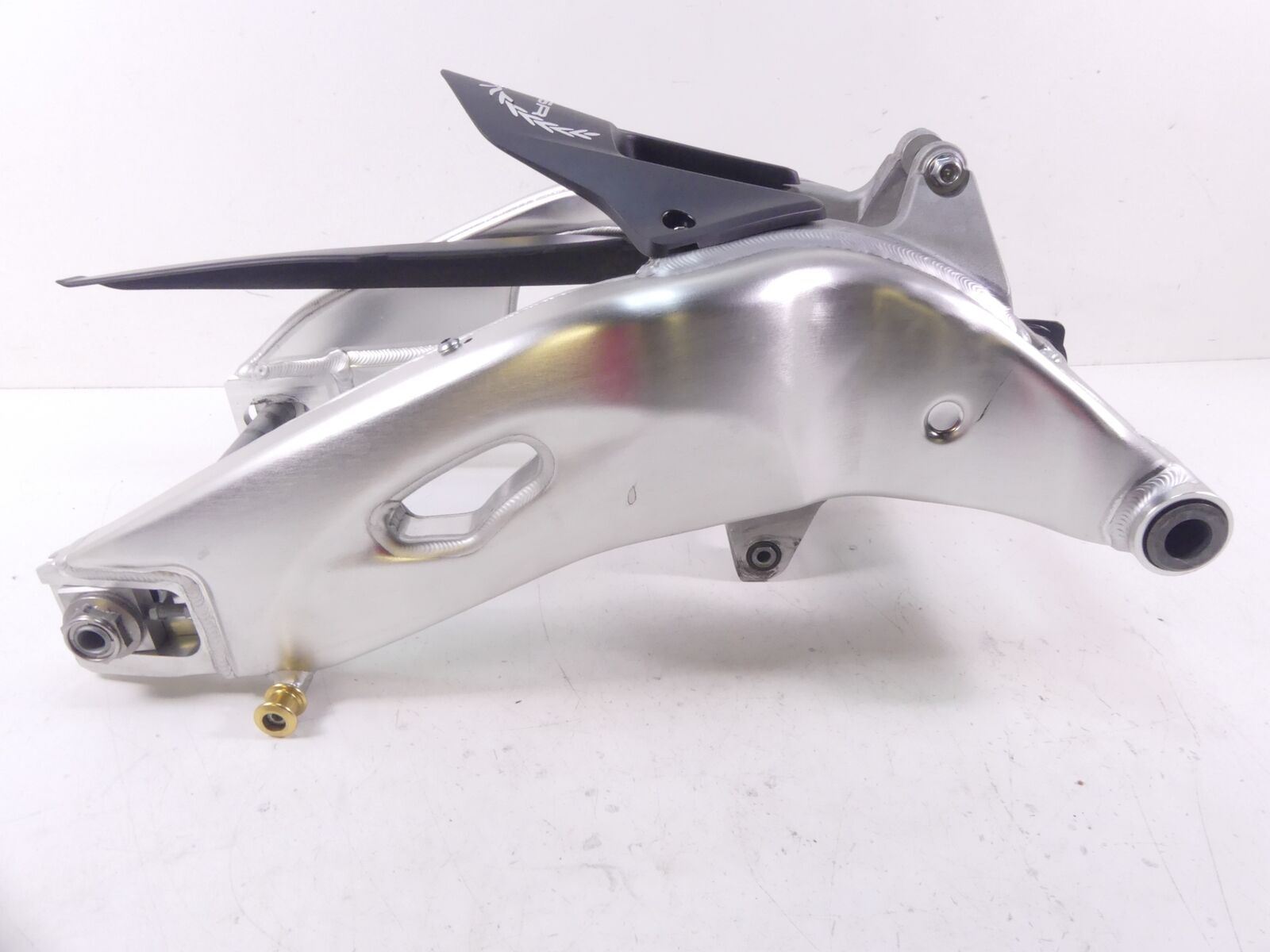 2014 Honda CBR1000 SP Fireblade Rear Swingarm Swing Arm & Axle 52200-MFL-G21 {{ shop.shopifyCountryName }} - Mototech271