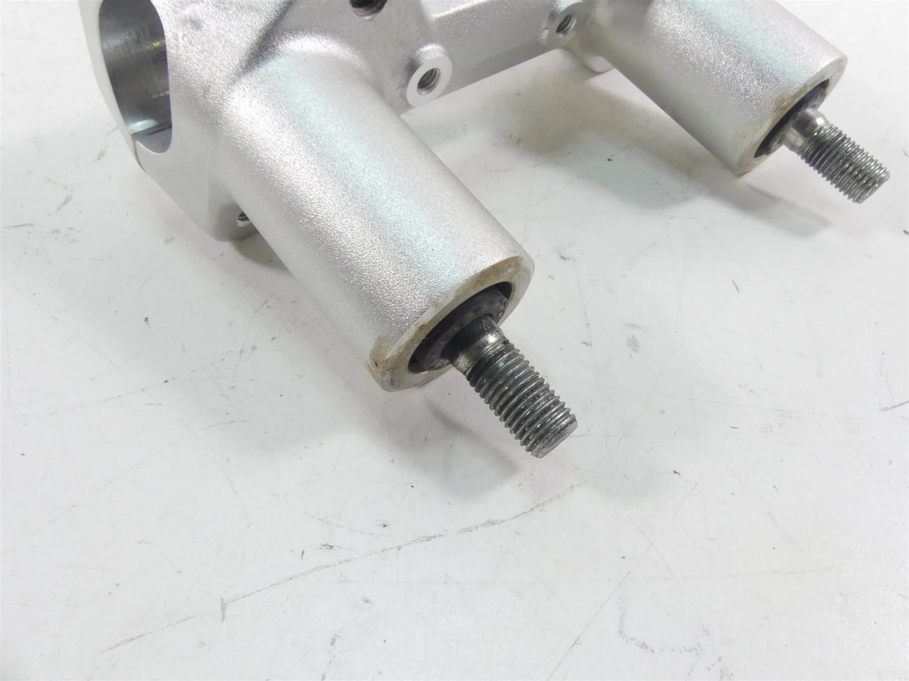 2020 Ducati Multistrada 1260 Enduro Handlebar Holder Riser Clamp 36011792AA {{ shop.shopifyCountryName }} - Mototech271