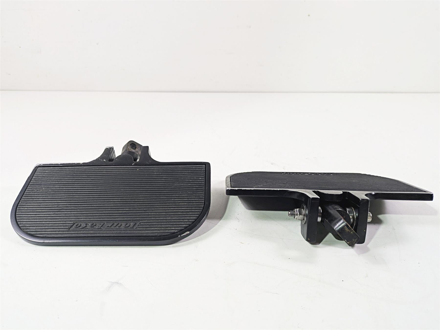 2009 Harley FXDC Dyna Super Glide CCE Tour Ease Front Floor Board Set 651808 {{ shop.shopifyCountryName }} - Mototech271