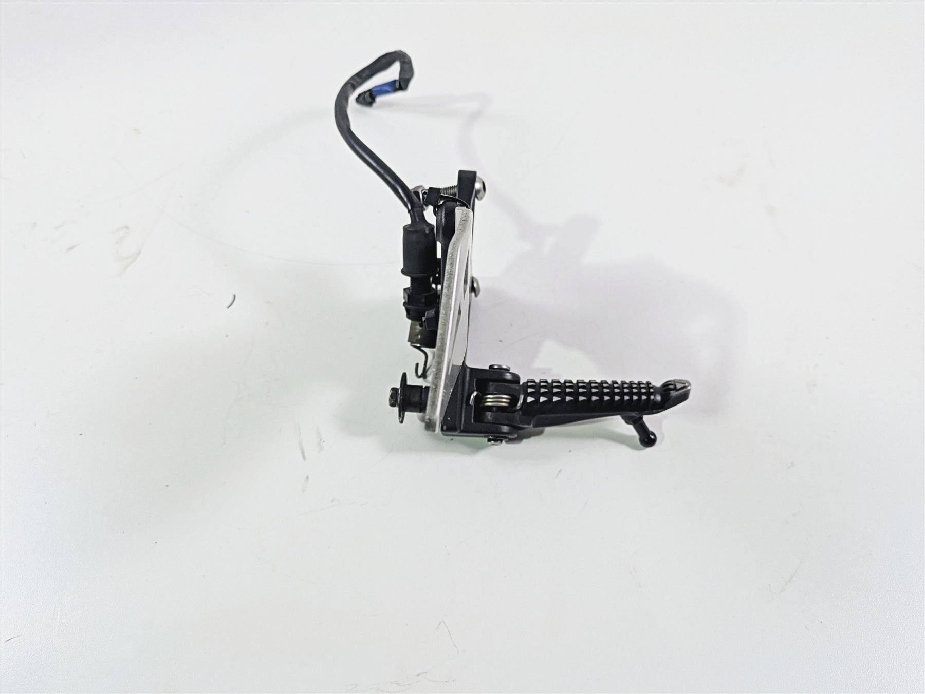 2016 Kawasaki ZX10R Ninja Right Front Footpeg + Mount 35063-1331-18R