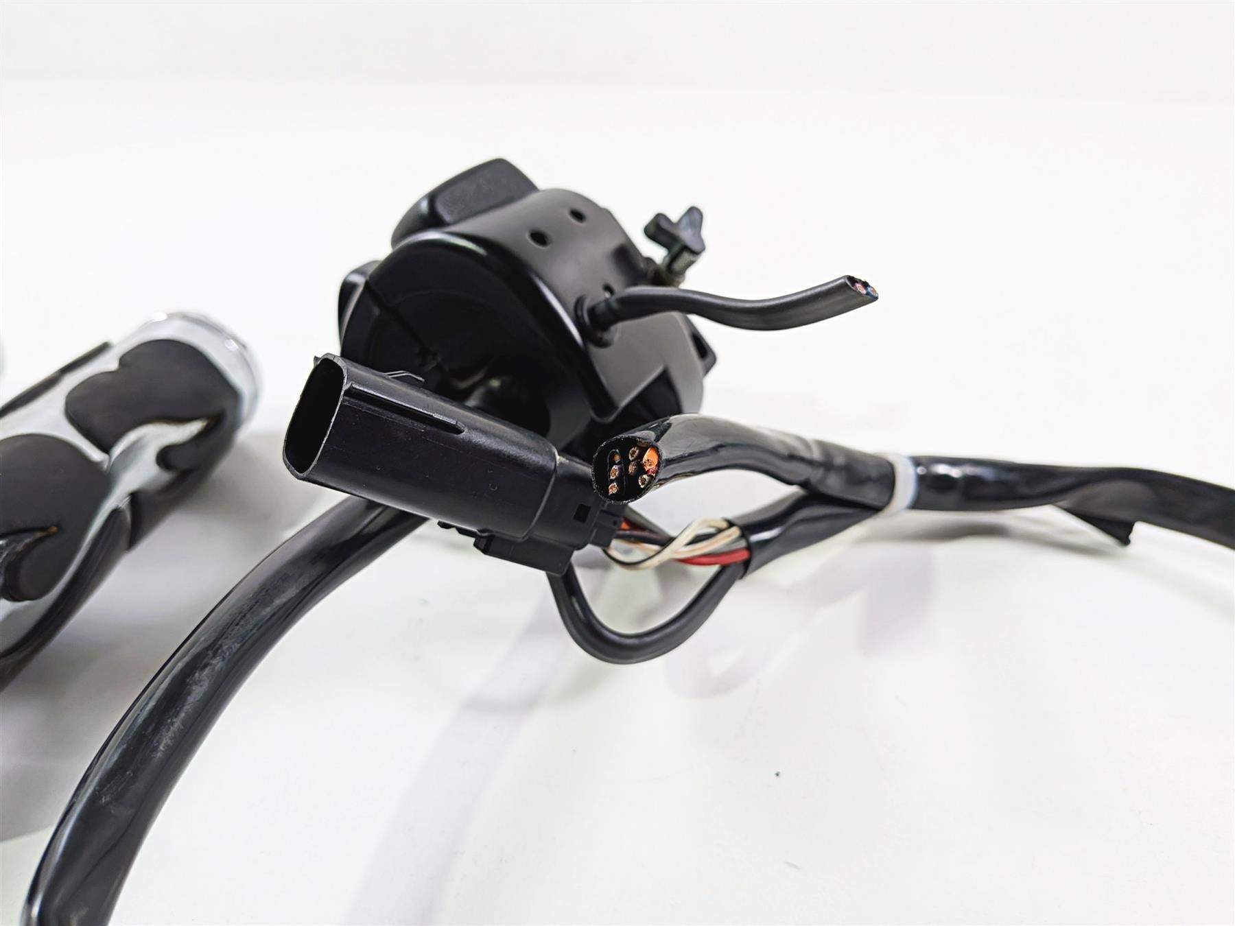 2009 Harley FXCWC Softail Rocker Right Hand Control Switch + Grips 71684-06A {{ shop.shopifyCountryName }} - Mototech271