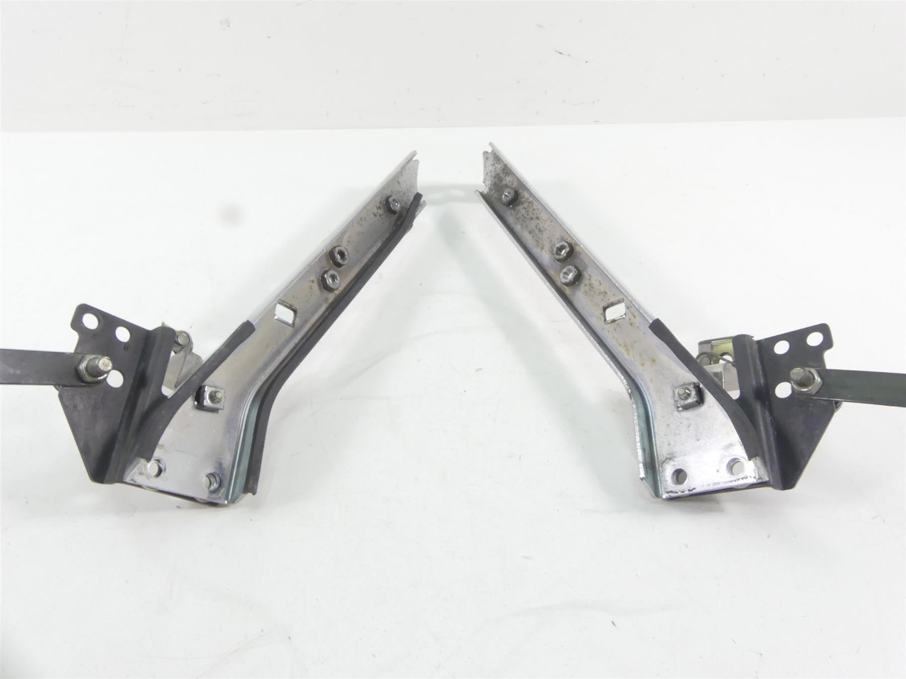 2004 Harley FLHTC SE CVO Electra Glide Saddlebag Guard Rail Set 90718-79 {{ shop.shopifyCountryName }} - Mototech271