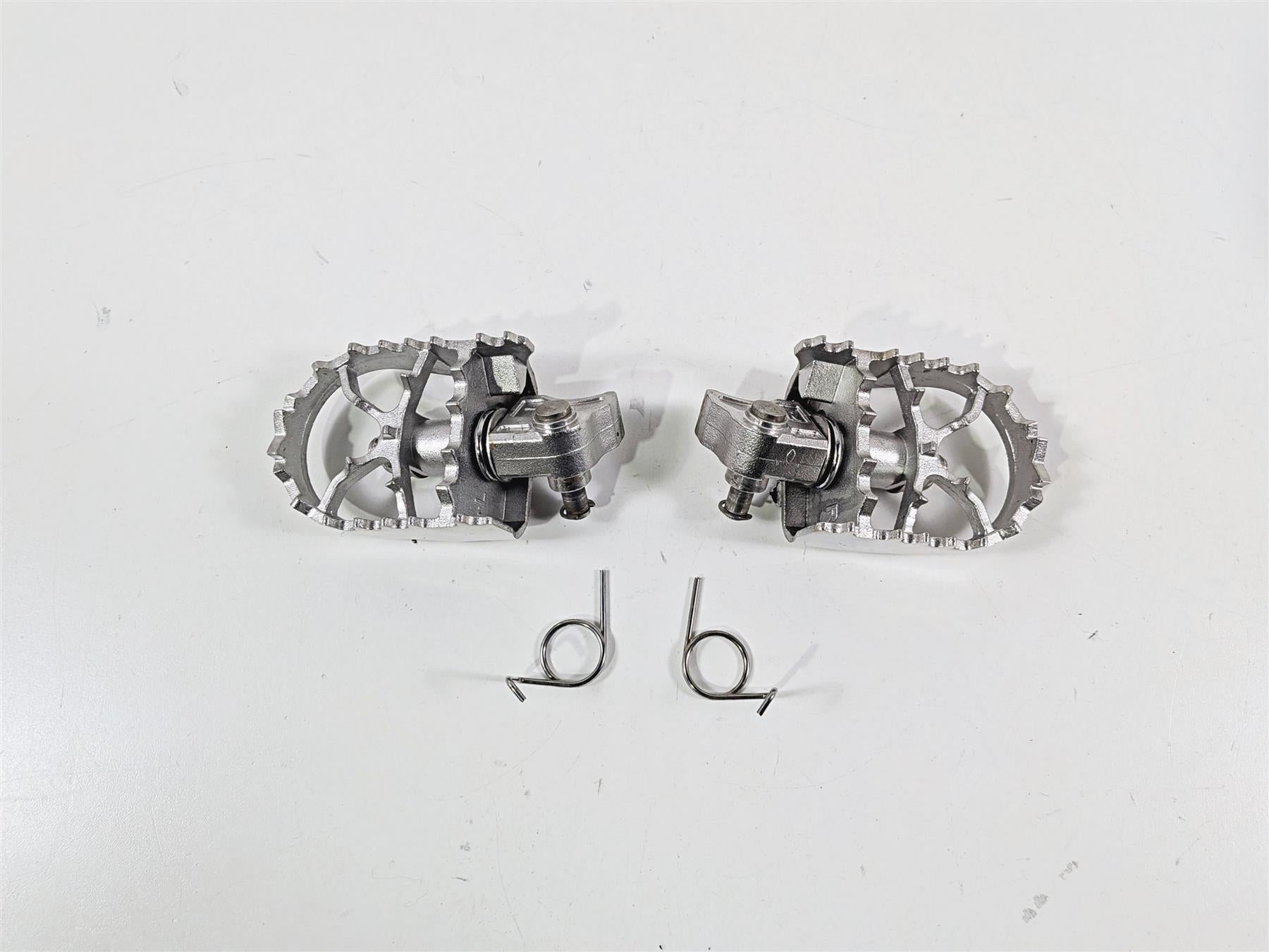 2016 BMW R1200 GS K50 Arashi Rider Foot Peg Footpeg Set AF076 {{ shop.shopifyCountryName }} - Mototech271