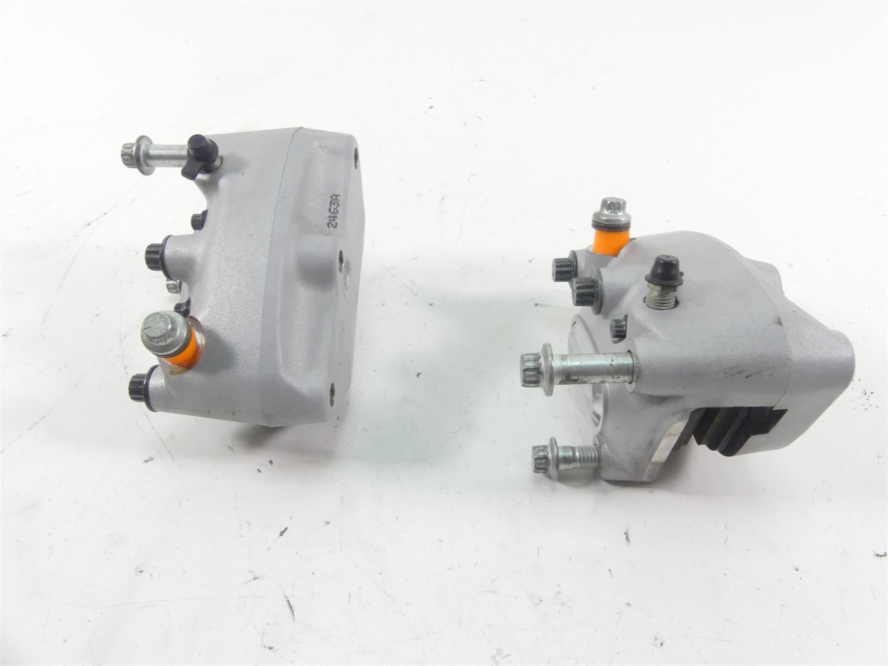 2004 Harley Softail FXSTD SE CVO Deuce Front Brake Caliper Set 44381-99 44382-99 {{ shop.shopifyCountryName }} - Mototech271