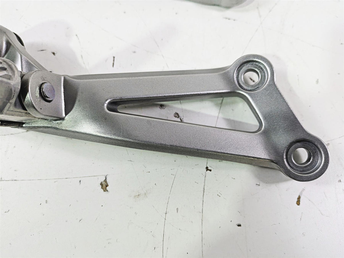 2005 Kawasaki ZX12R Ninja Rear Passenger Footpeg Set 35063-0062-458 {{ shop.shopifyCountryName }} - Mototech271