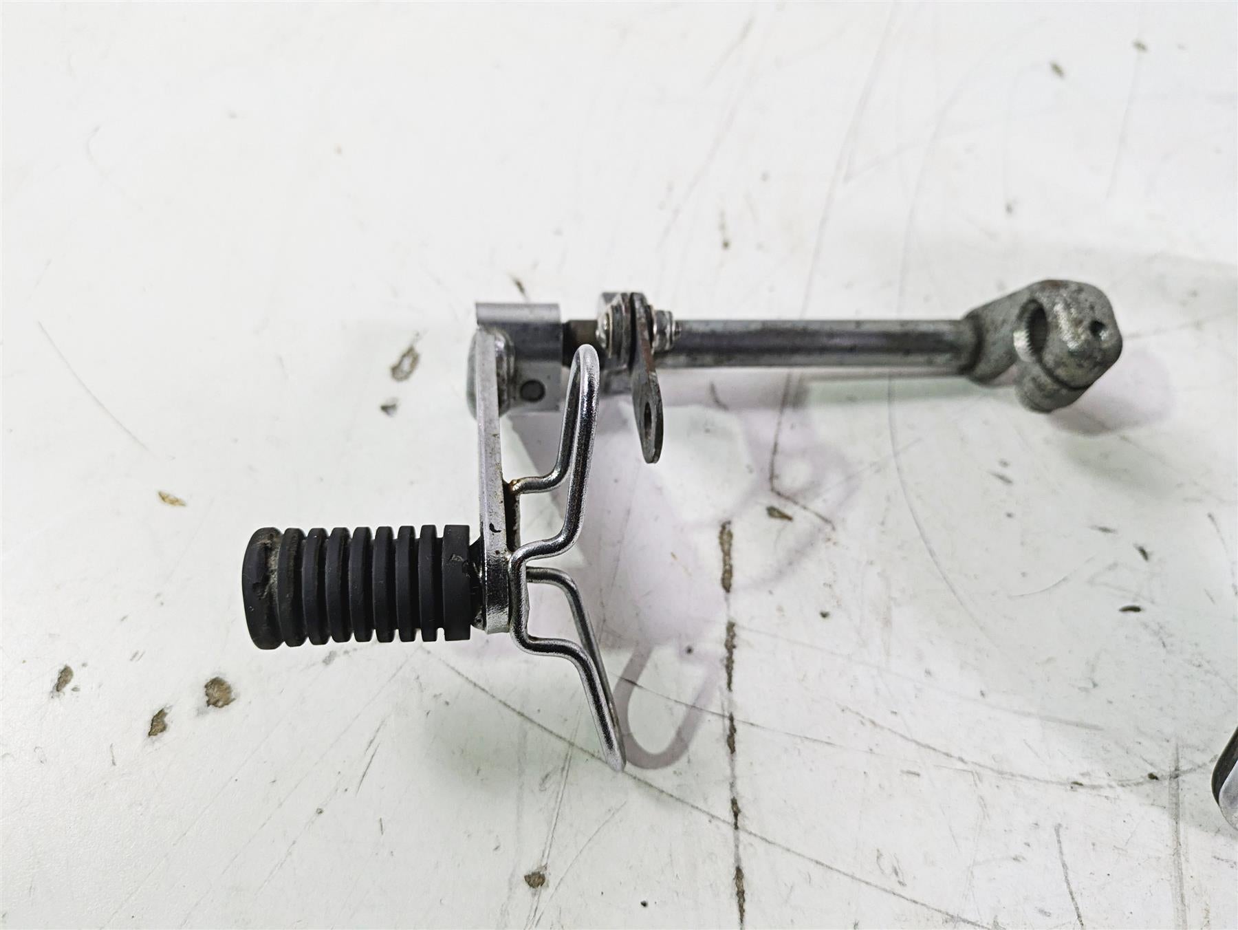 2002 Honda GL1500 CD Valkyrie Deluxe Front Footpeg & Pedal Set 50615-MZ0-000 {{ shop.shopifyCountryName }} - Mototech271