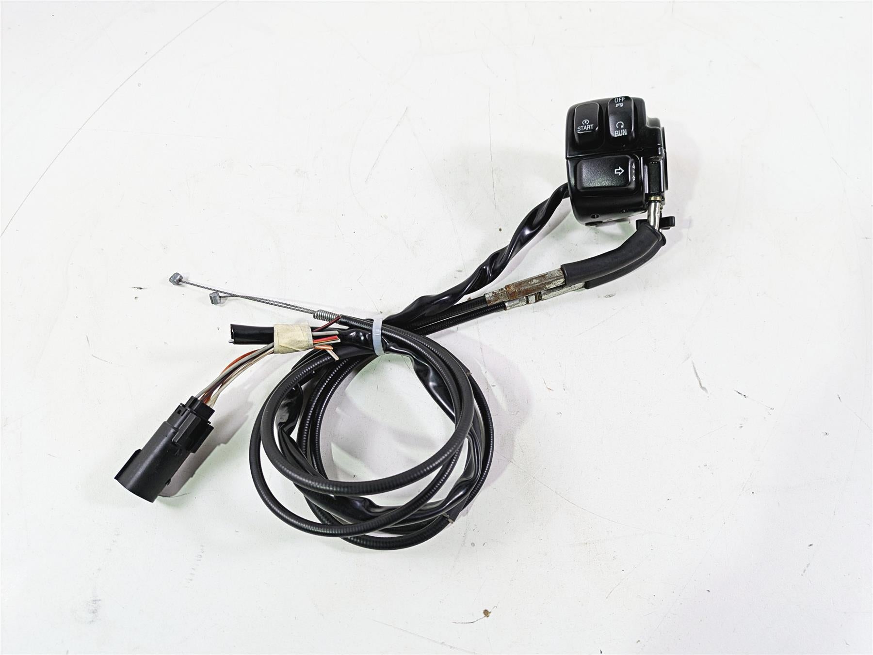 2010 Harley VRSCF Muscle Rod Right Hand Control Switch READ 71684-06A 71683-06A {{ shop.shopifyCountryName }} - Mototech271