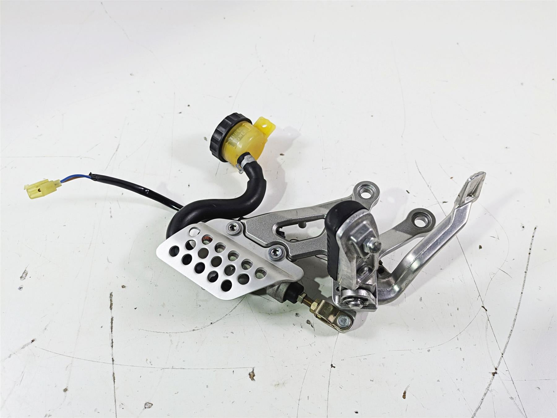 2005 Kawasaki ZX12R Ninja Right Footpeg & Brake Master Cylinder 35063-0069-458