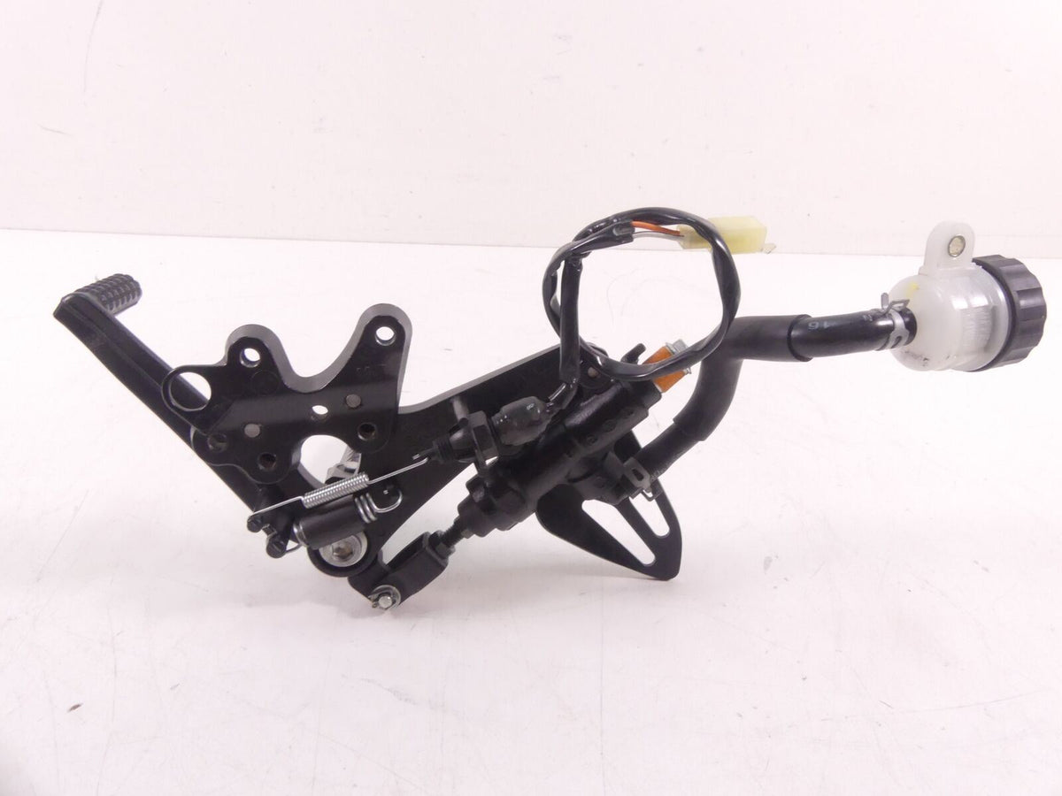 2018 Suzuki GSXR750 Right Front Driver Footpeg Brake Pedal Set 43511-14J10 {{ shop.shopifyCountryName }} - Mototech271