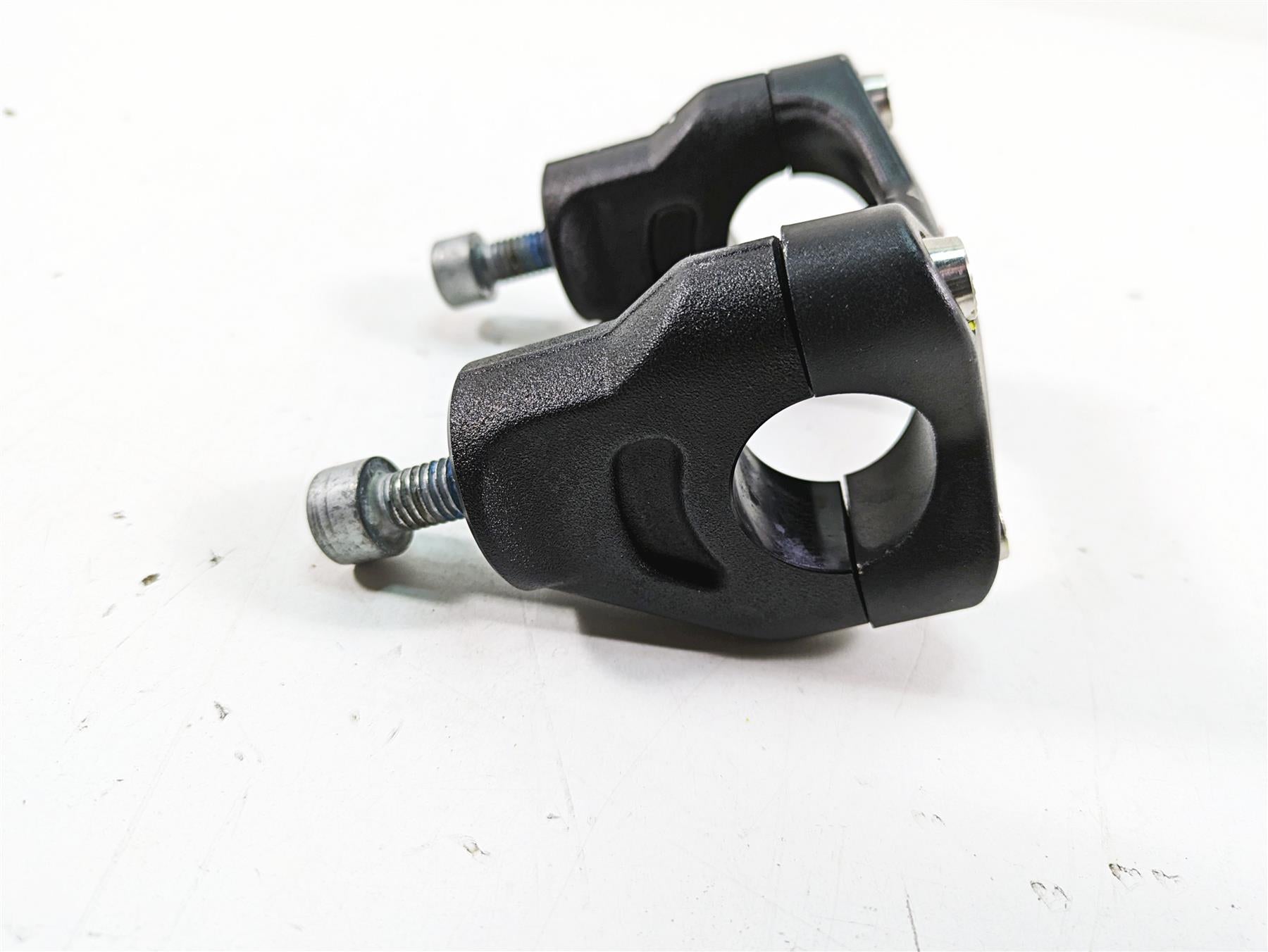 2020 Aprilia Tuono V4 Factory Handlebar Holder Riser Set 2B003986 2B003980 {{ shop.shopifyCountryName }} - Mototech271