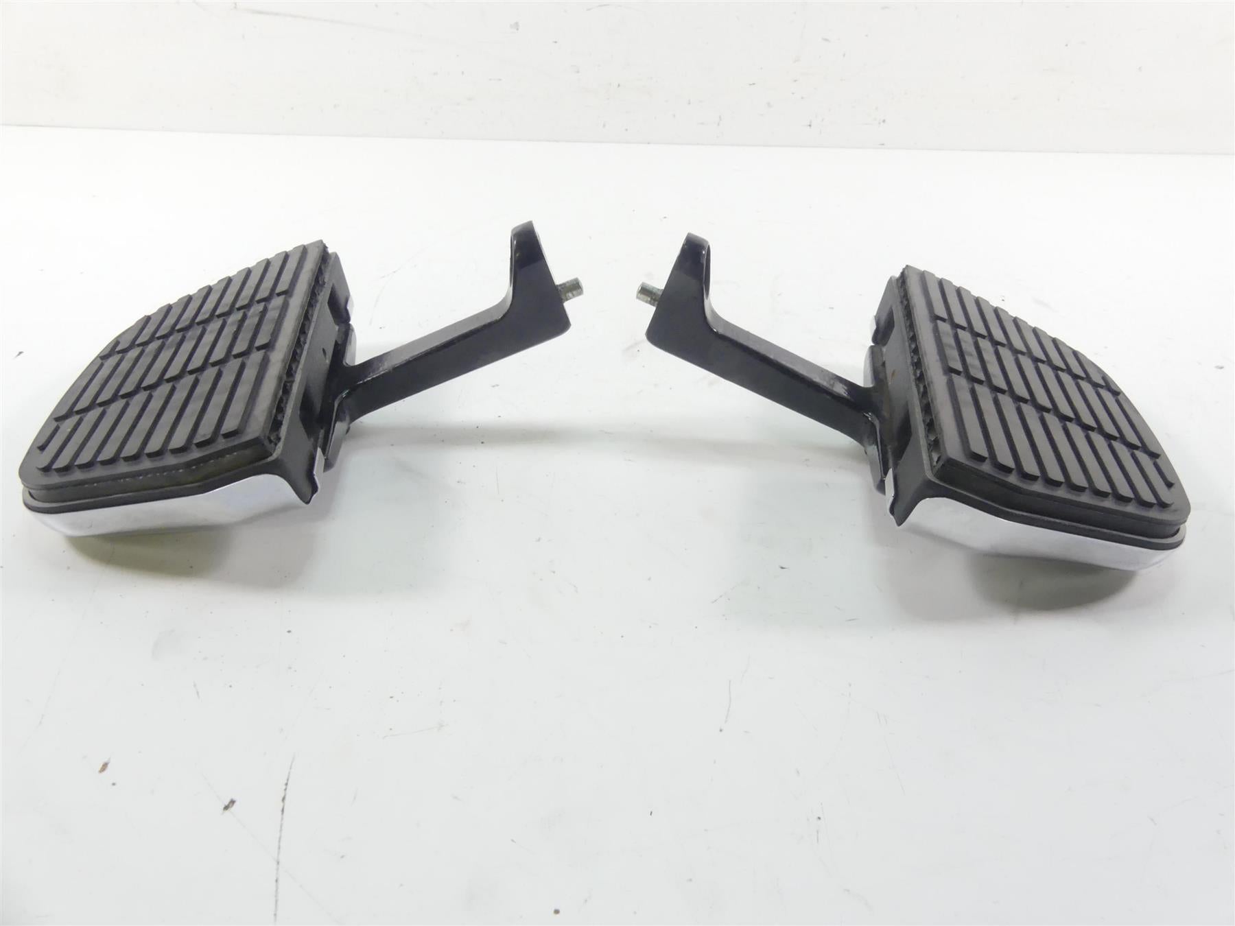 1999 Harley Touring FLHTCUI Electra Glide Rear Passenger Floor Boards 52719-93B {{ shop.shopifyCountryName }} - Mototech271