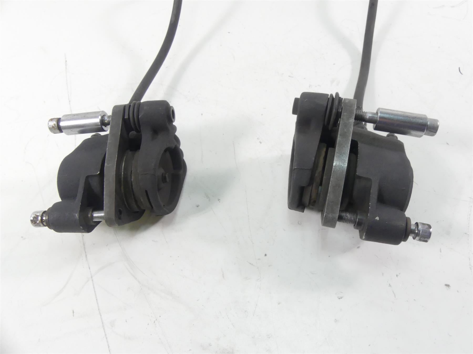 1989 Harley Touring FLTC Tour Glide Front Brake Caliper Set 44023-83C 44046-84C {{ shop.shopifyCountryName }} - Mototech271