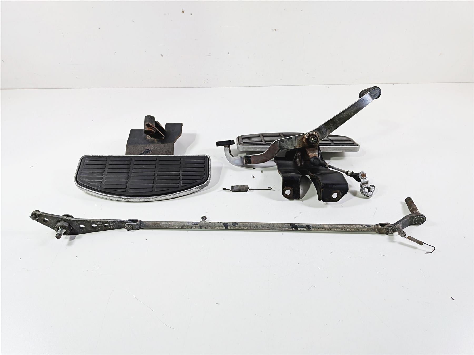 2006 Suzuki VL800 C50 Boulevard Front Left Right Floorboard Set 43510-41F10 {{ shop.shopifyCountryName }} - Mototech271