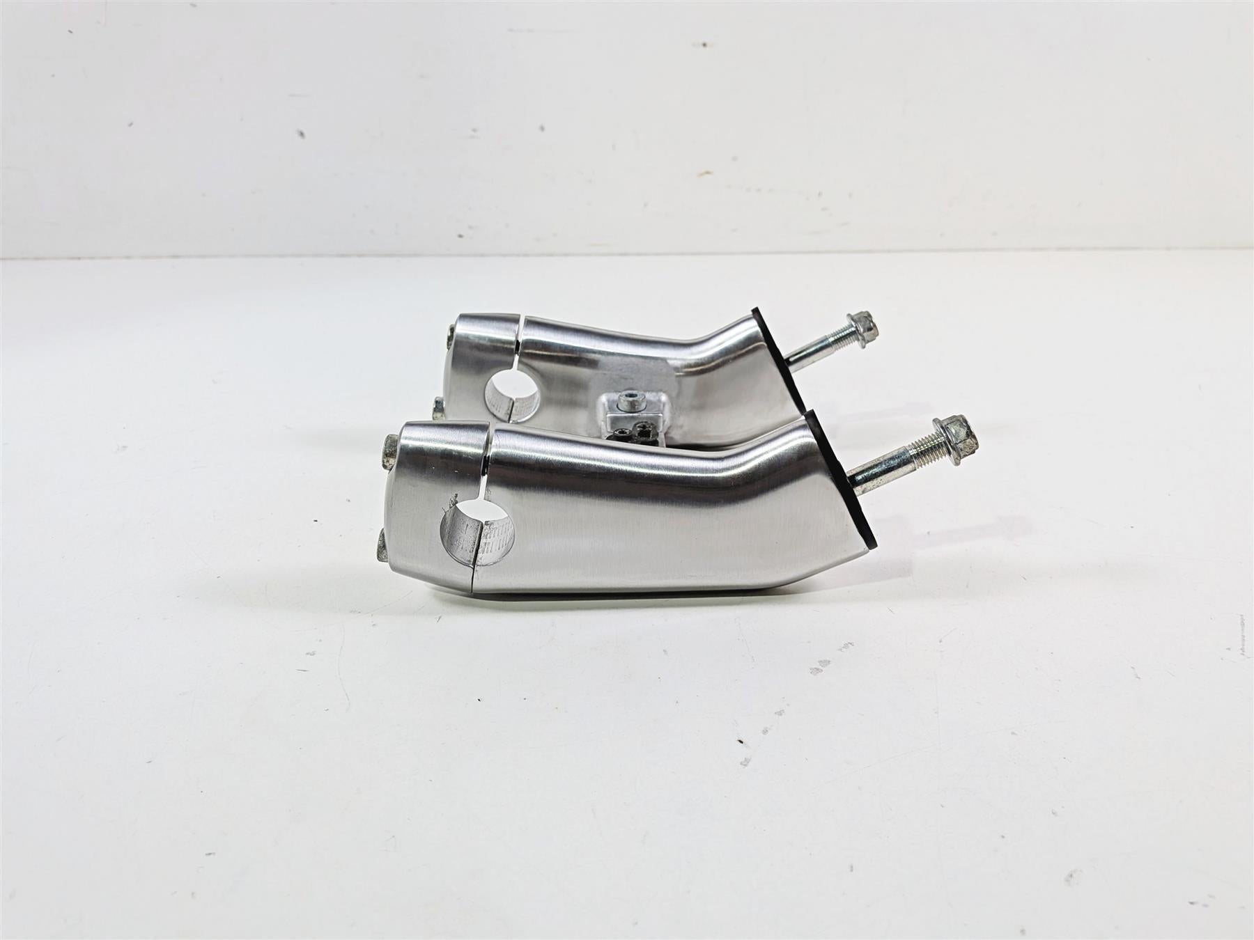 2005 Suzuki VZ800 M50 Boulevard Handlebar Holder Risers 56224-39G00 56225-39G00 {{ shop.shopifyCountryName }} - Mototech271