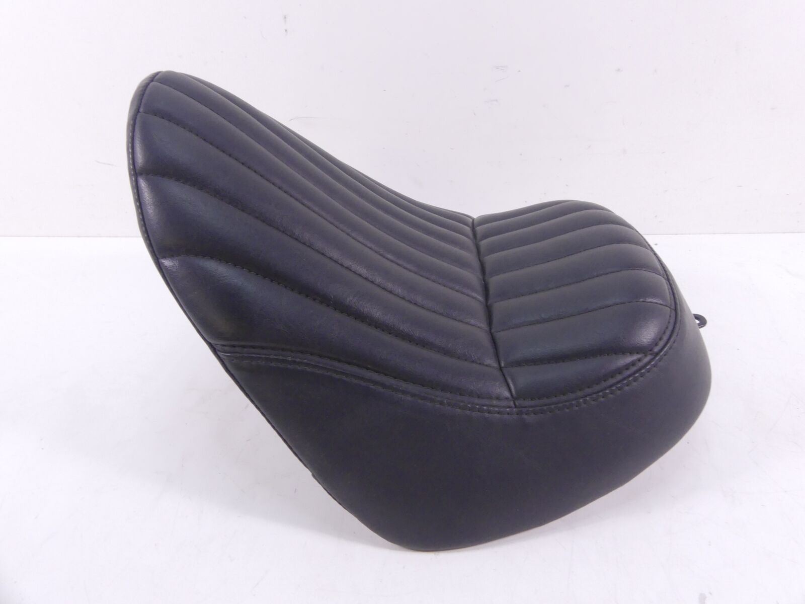 2019 Harley Softail FXBB Street Bob Driver Rider Saddle Seat - No Tear 52000264 {{ shop.shopifyCountryName }} - Mototech271