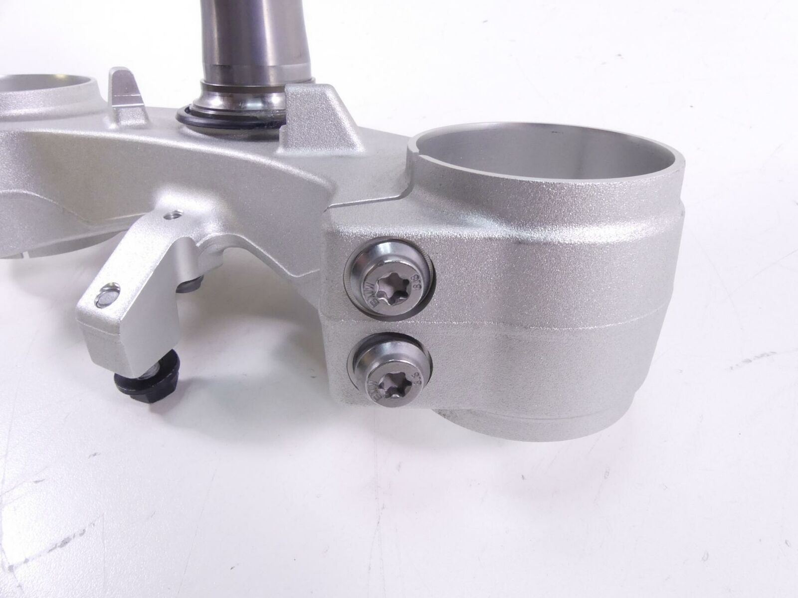 2020 BMW F900 R F900R K83 Lower Triple Tree Steering Clamp Yoke 8404206 {{ shop.shopifyCountryName }} - Mototech271