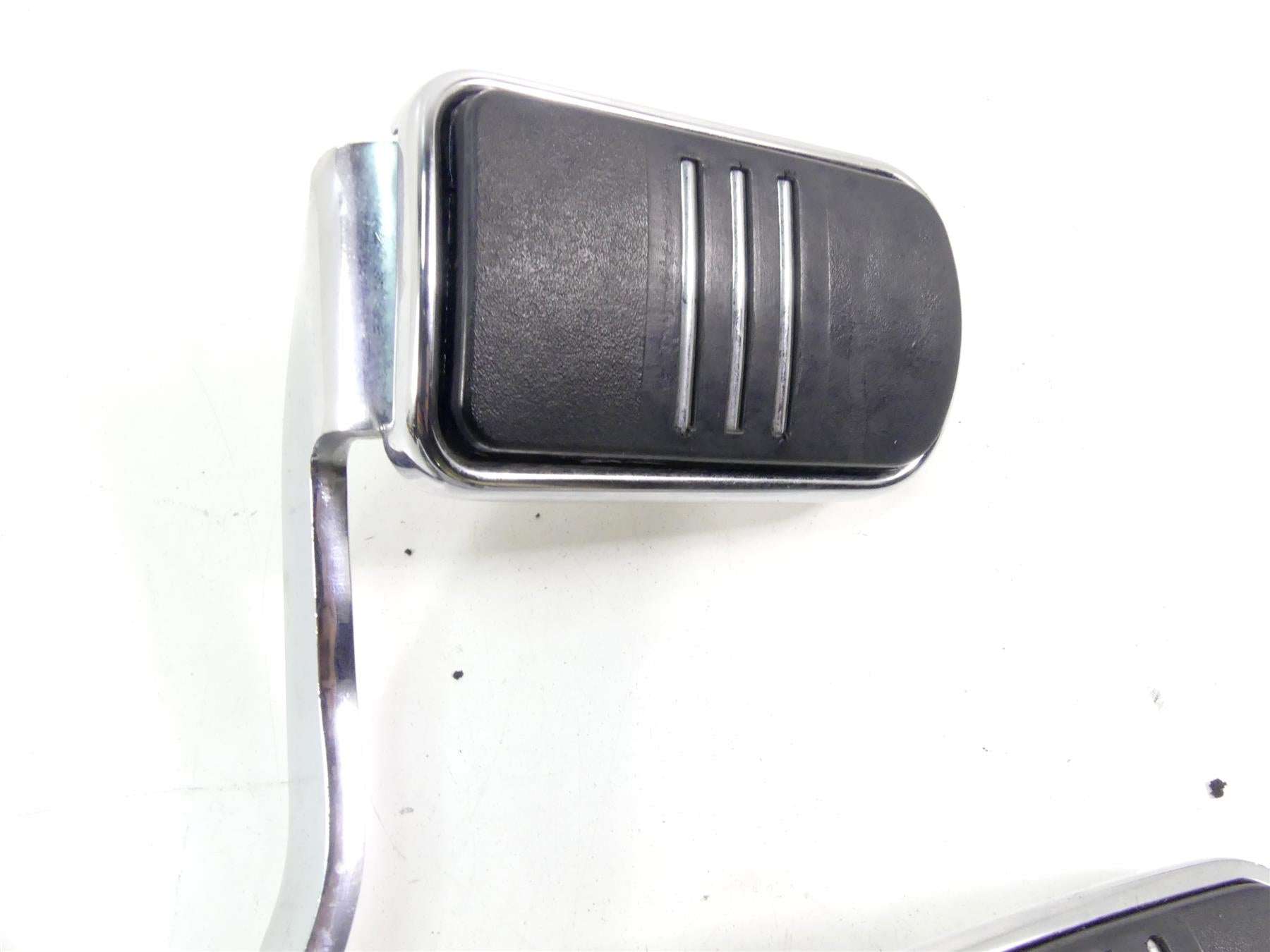 2017 Harley Softail FXSB Breakout Front Right Chrome Footpeg & Br Pedal 42508-11 {{ shop.shopifyCountryName }} - Mototech271