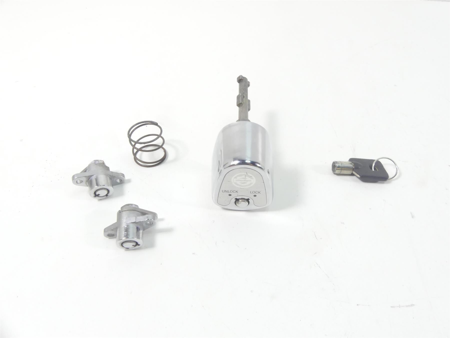 2006 Harley Touring FLHTCUI Electra Glide Ignition Knob Key Lock Set 71532-03
