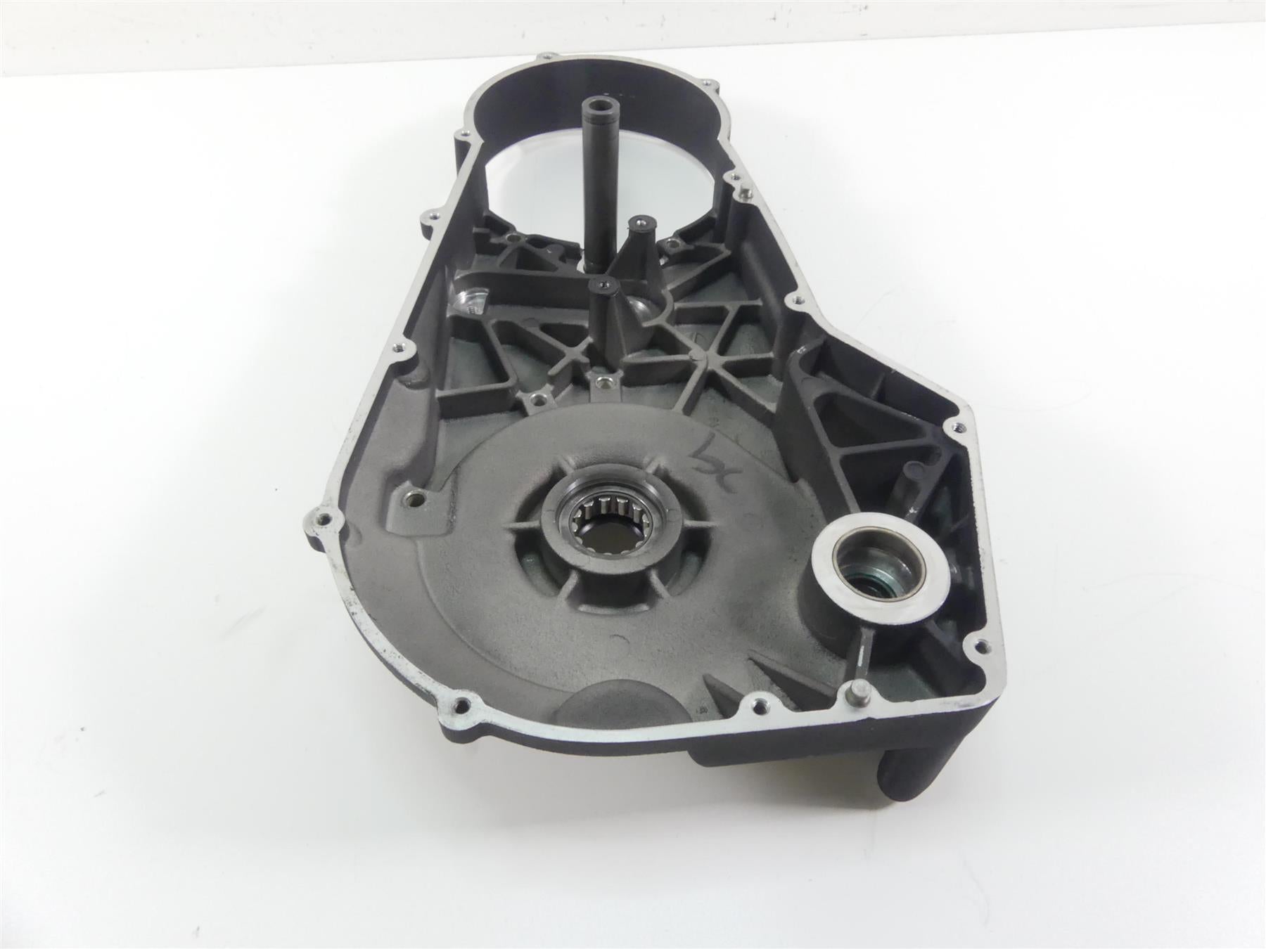 1999 Harley Dyna FXDS Convertible Inner Primary Clutch Cover Mid Cntrl 60681-94A {{ shop.shopifyCountryName }} - Mototech271