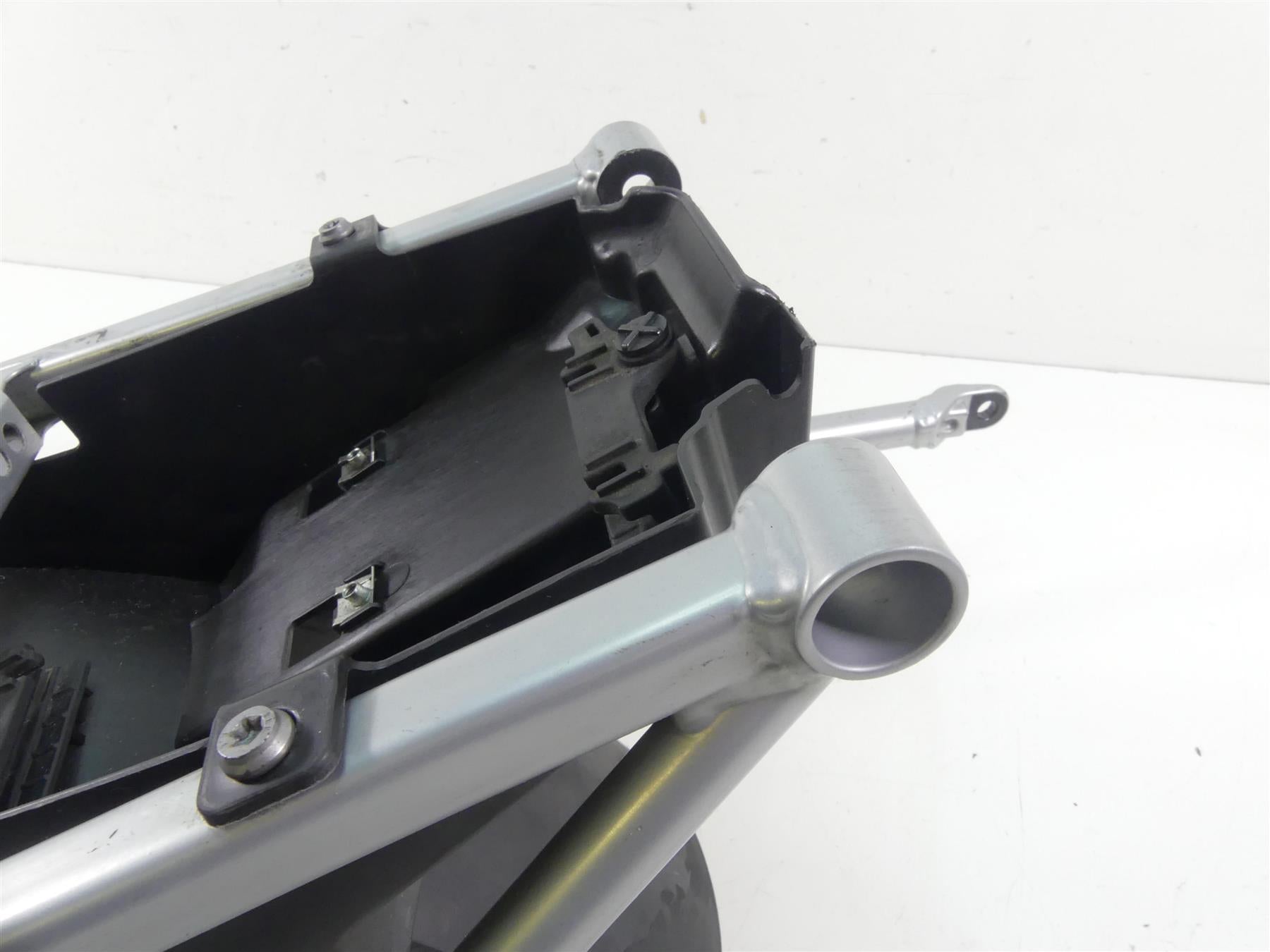 2017 BMW R1200GS GSW K50 Subframe Sub Frame & Inner Fender 46518354222 {{ shop.shopifyCountryName }} - Mototech271