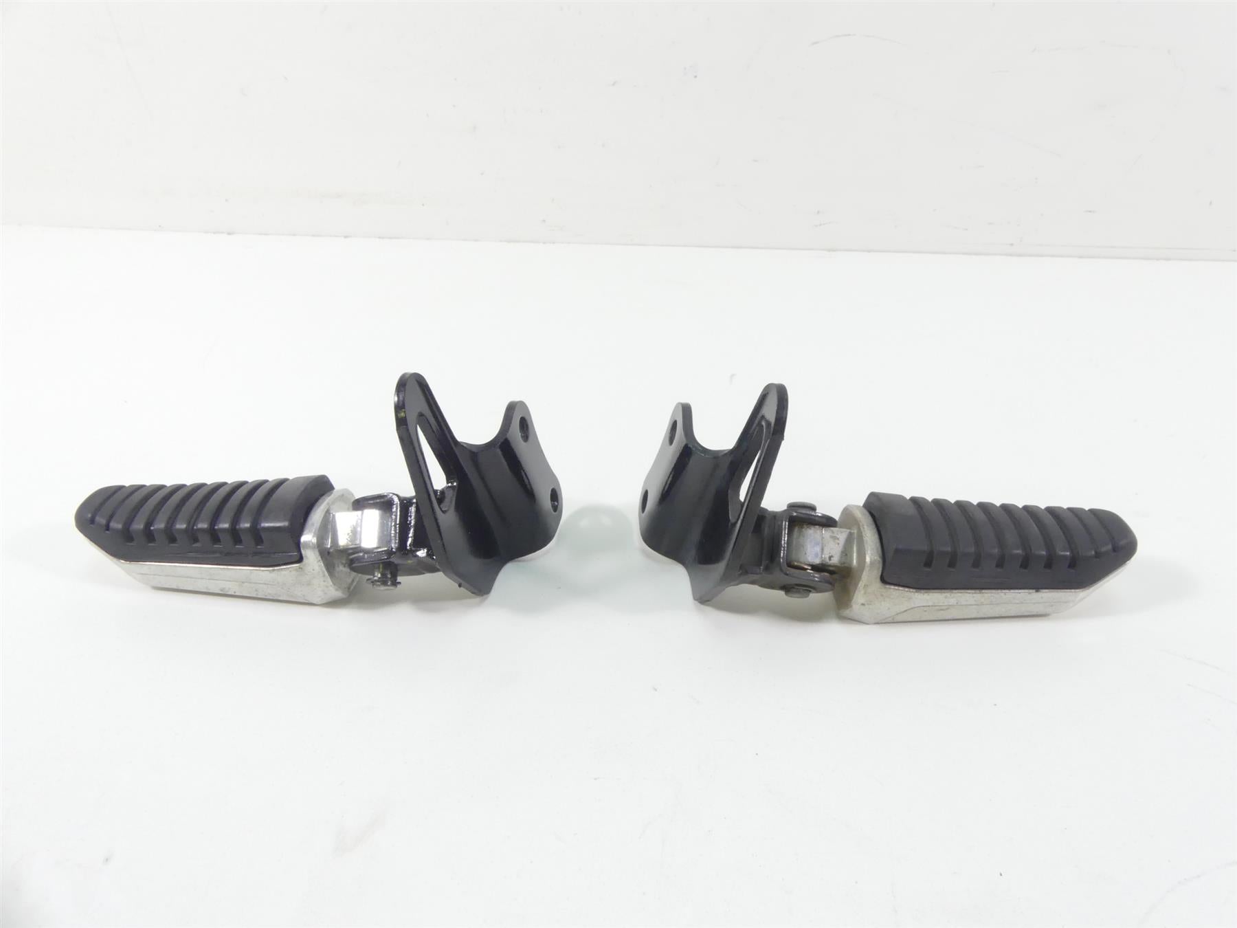 2007 Suzuki M109R VZR1800 Boulevard Passenger Rear Footpeg Set 43700-48G00 {{ shop.shopifyCountryName }} - Mototech271