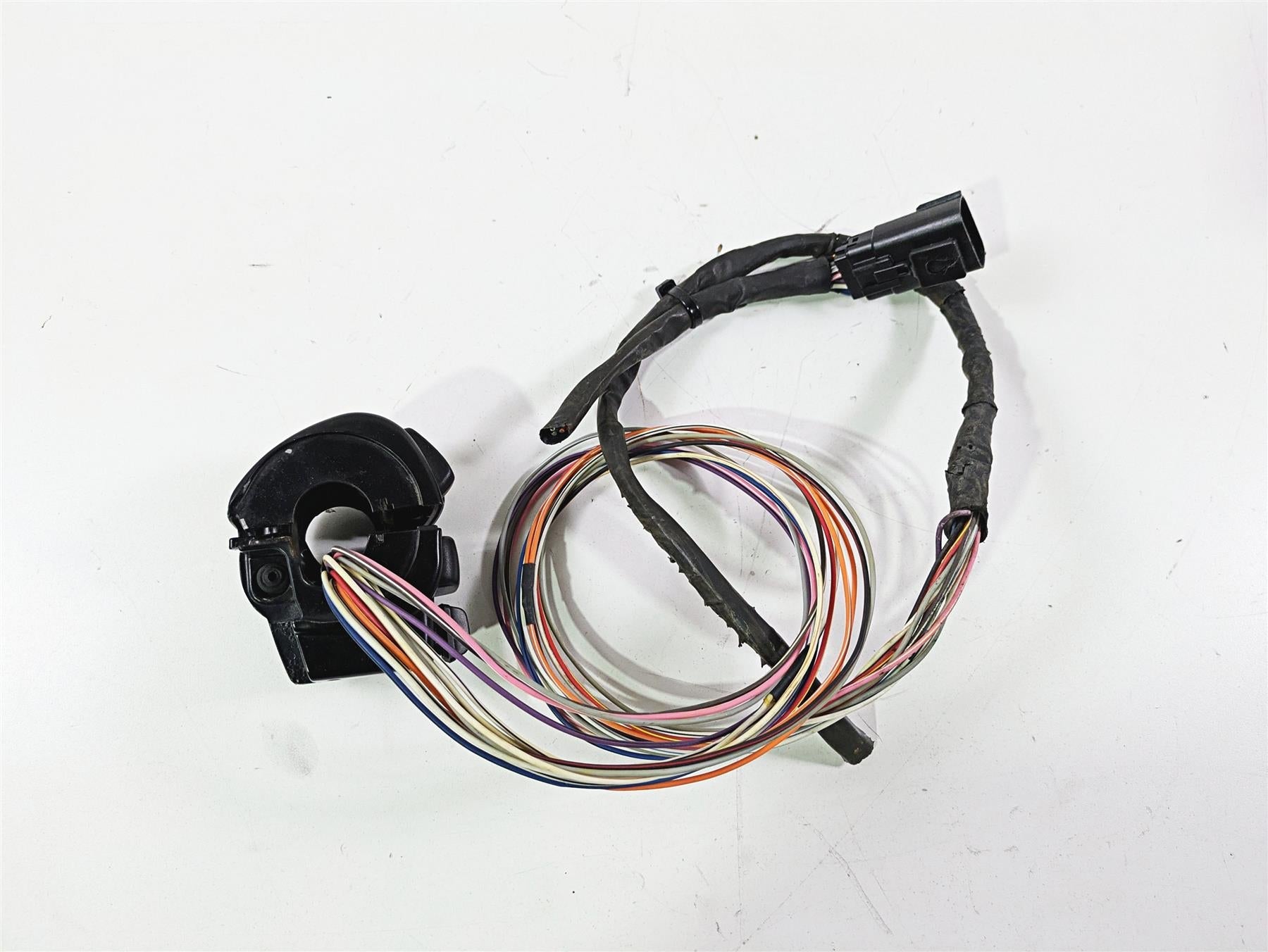 2011 Harley Touring FLHTCUSE CVO E-Glide Right Hand Control Switch 71684-06A {{ shop.shopifyCountryName }} - Mototech271