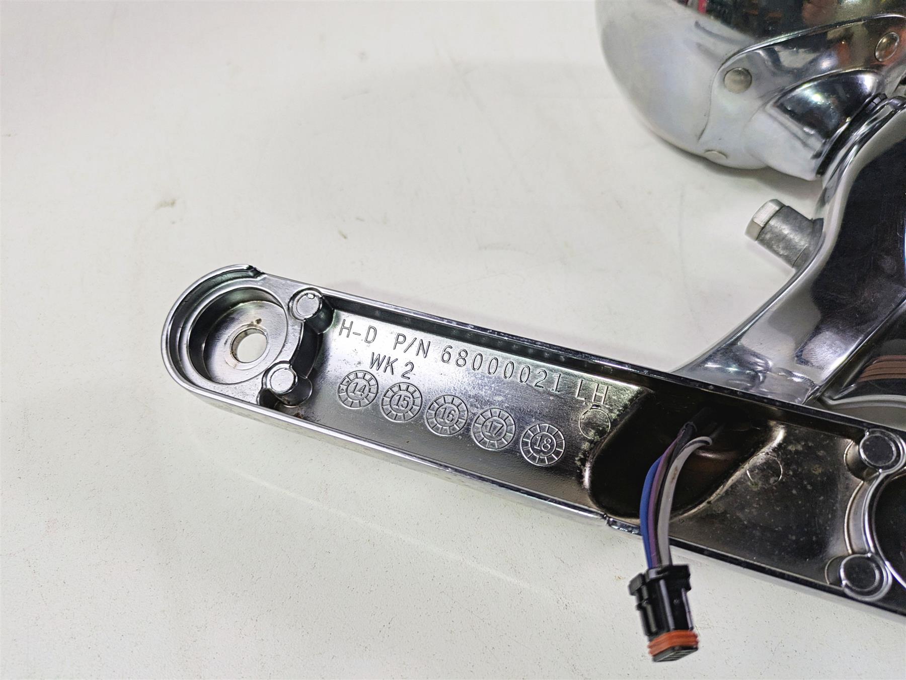 2015 Harley Touring FLHTKL Electra Glide Front Spot Light Blinker Set 68000021 {{ shop.shopifyCountryName }} - Mototech271