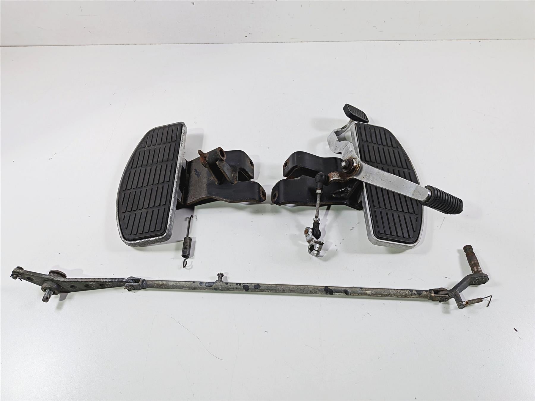 2006 Suzuki VL800 C50 Boulevard Front Left Right Floorboard Set 43510-41F10 {{ shop.shopifyCountryName }} - Mototech271