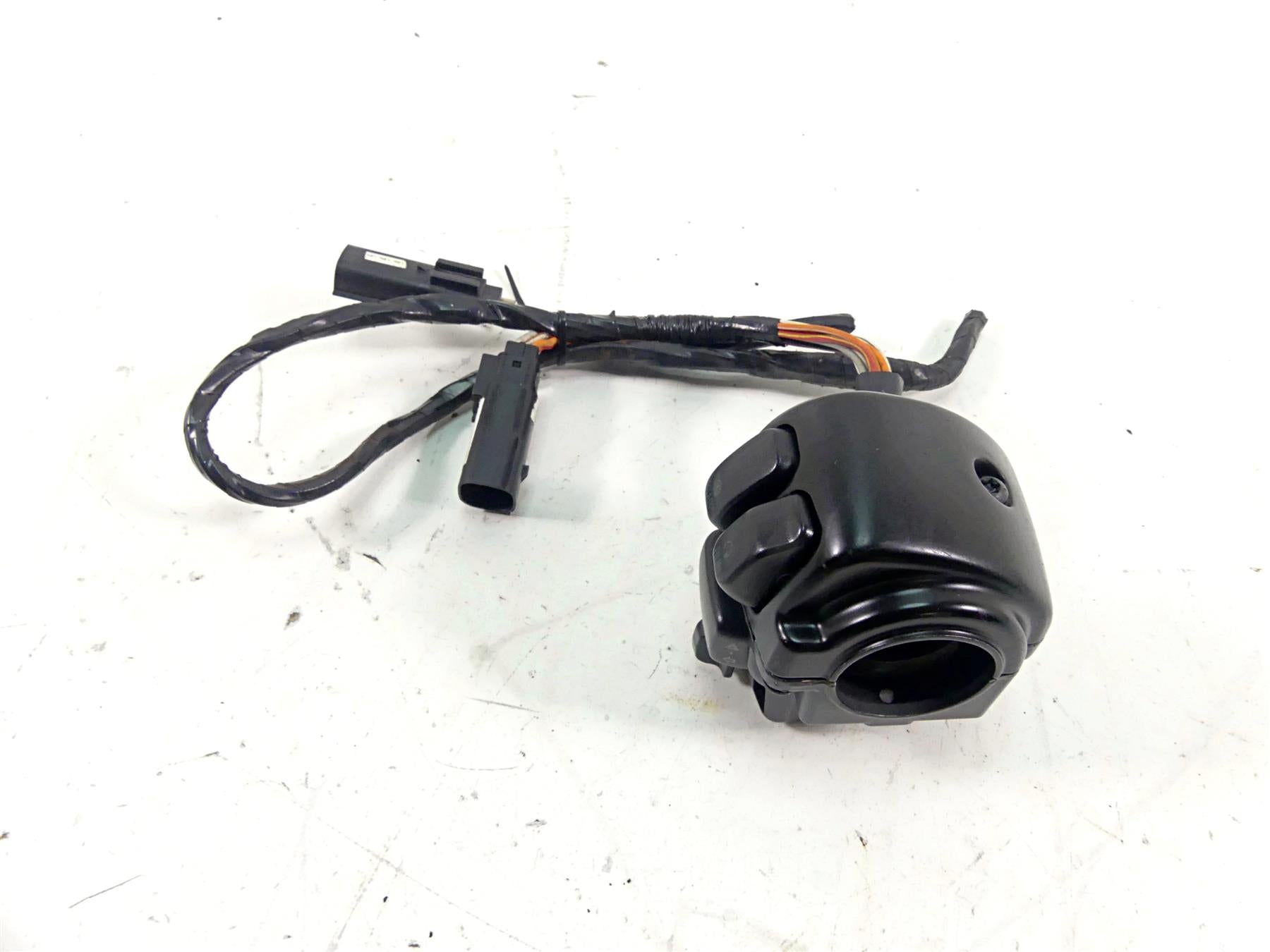 2010 Harley Touring FLHRC Road King Right Hand Control Switch 71684-06A 71683-06 {{ shop.shopifyCountryName }} - Mototech271