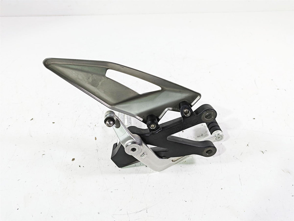 2023 Triumph Street Triple 765 RS Left Rider Footpeg & Shifter T2088021 T2089751 {{ shop.shopifyCountryName }} - Mototech271