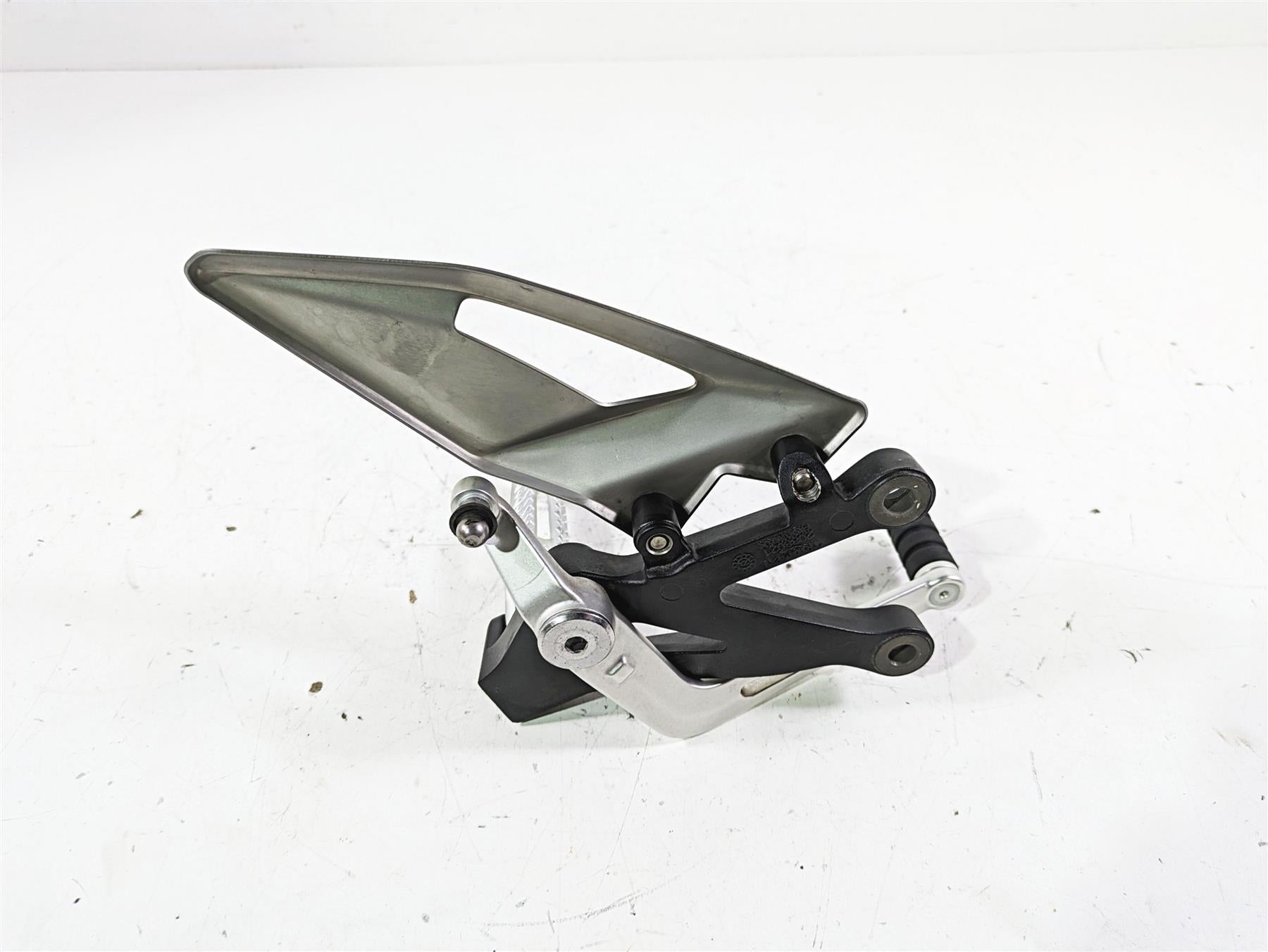2023 Triumph Street Triple 765 RS Left Rider Footpeg & Shifter T2088021 T2089751 {{ shop.shopifyCountryName }} - Mototech271