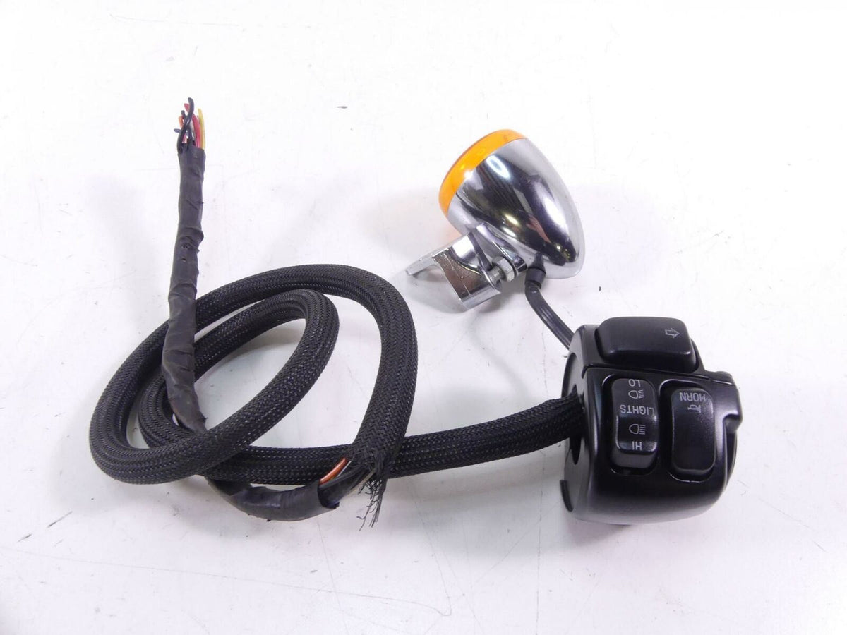 2009 Harley FXDF Dyna Fat Bob Left Control Switch & Blinker 71682-06A {{ shop.shopifyCountryName }} - Mototech271