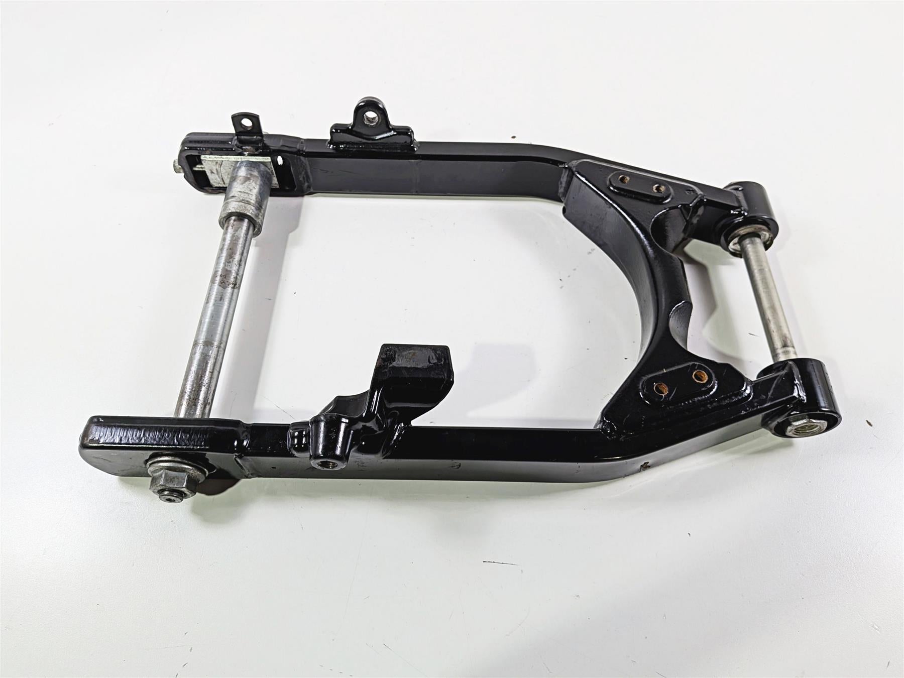 2006 Harley Davidson Dyna FXDBI Street Bob Rear Swingarm + Axle - Read 47820-06 {{ shop.shopifyCountryName }} - Mototech271