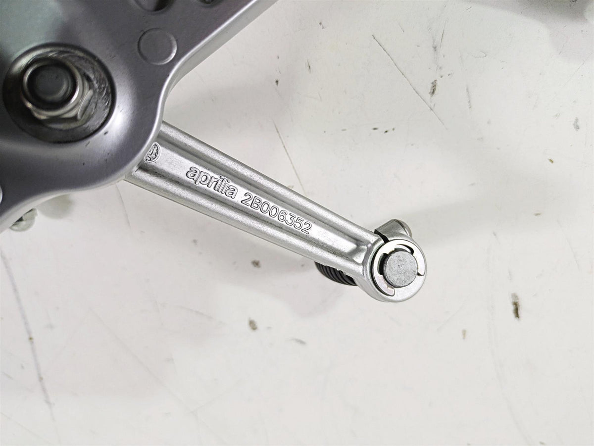 2021 Aprilia RS660 Left Rider Footpeg & Shifter Lever 2B005202 2B006352 {{ shop.shopifyCountryName }} - Mototech271