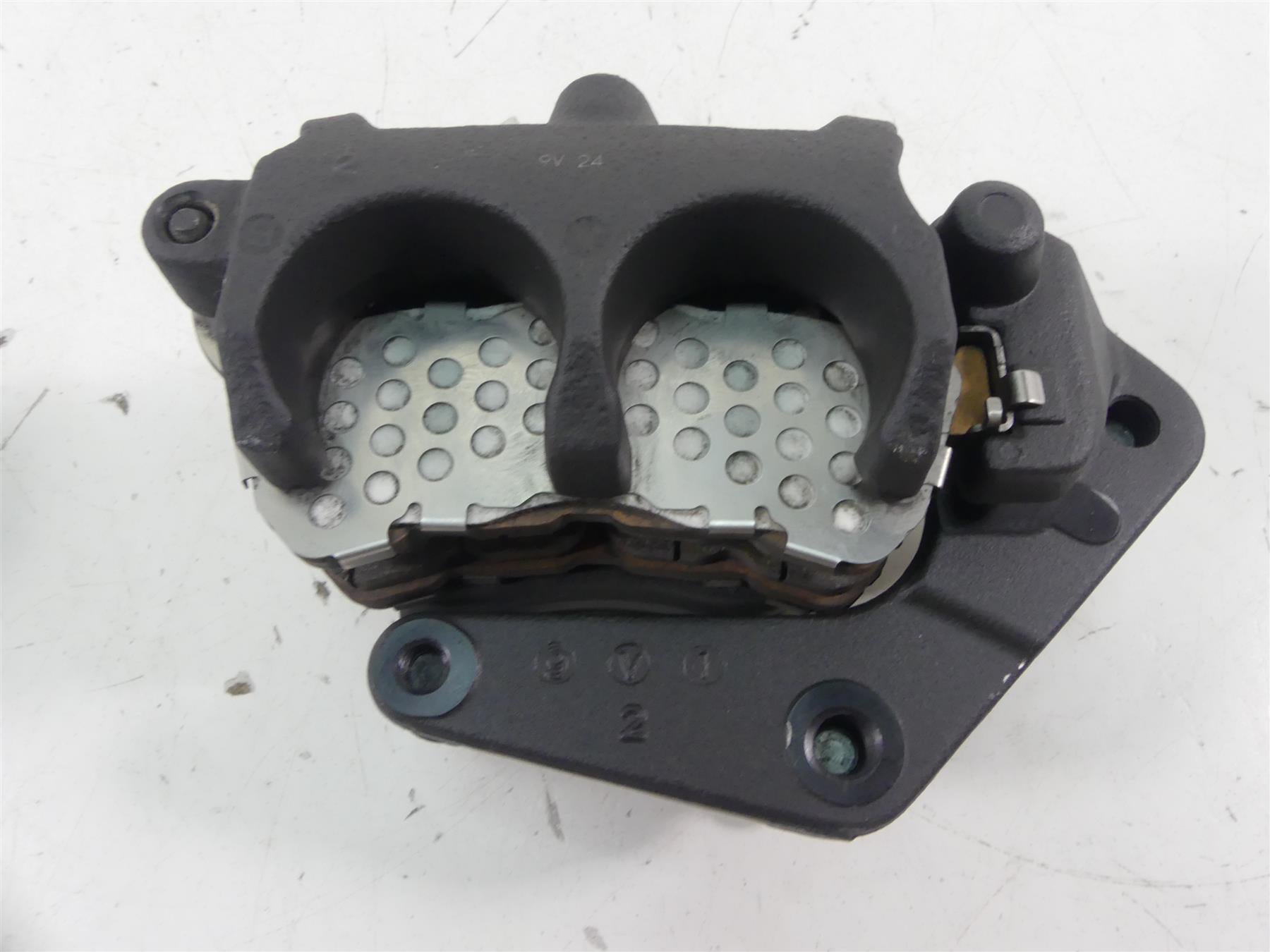 2020 Harley XL1200 CX Sportster Roadster Front Brake Calipers 41300010 41300032 {{ shop.shopifyCountryName }} - Mototech271