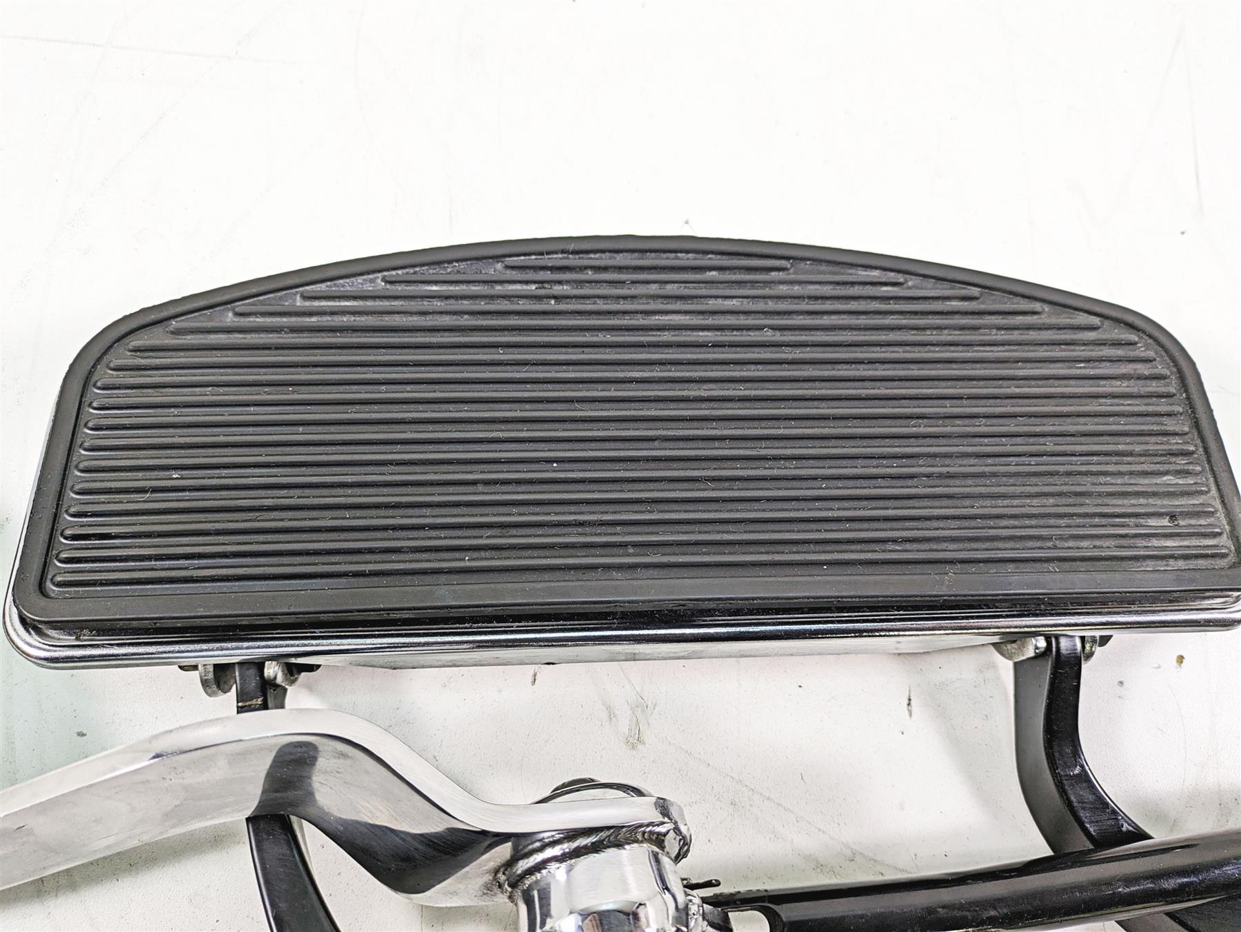 2012 Harley FLD Dyna Switchback Right Floorboard & Brake Pedal Set 54172-12 {{ shop.shopifyCountryName }} - Mototech271